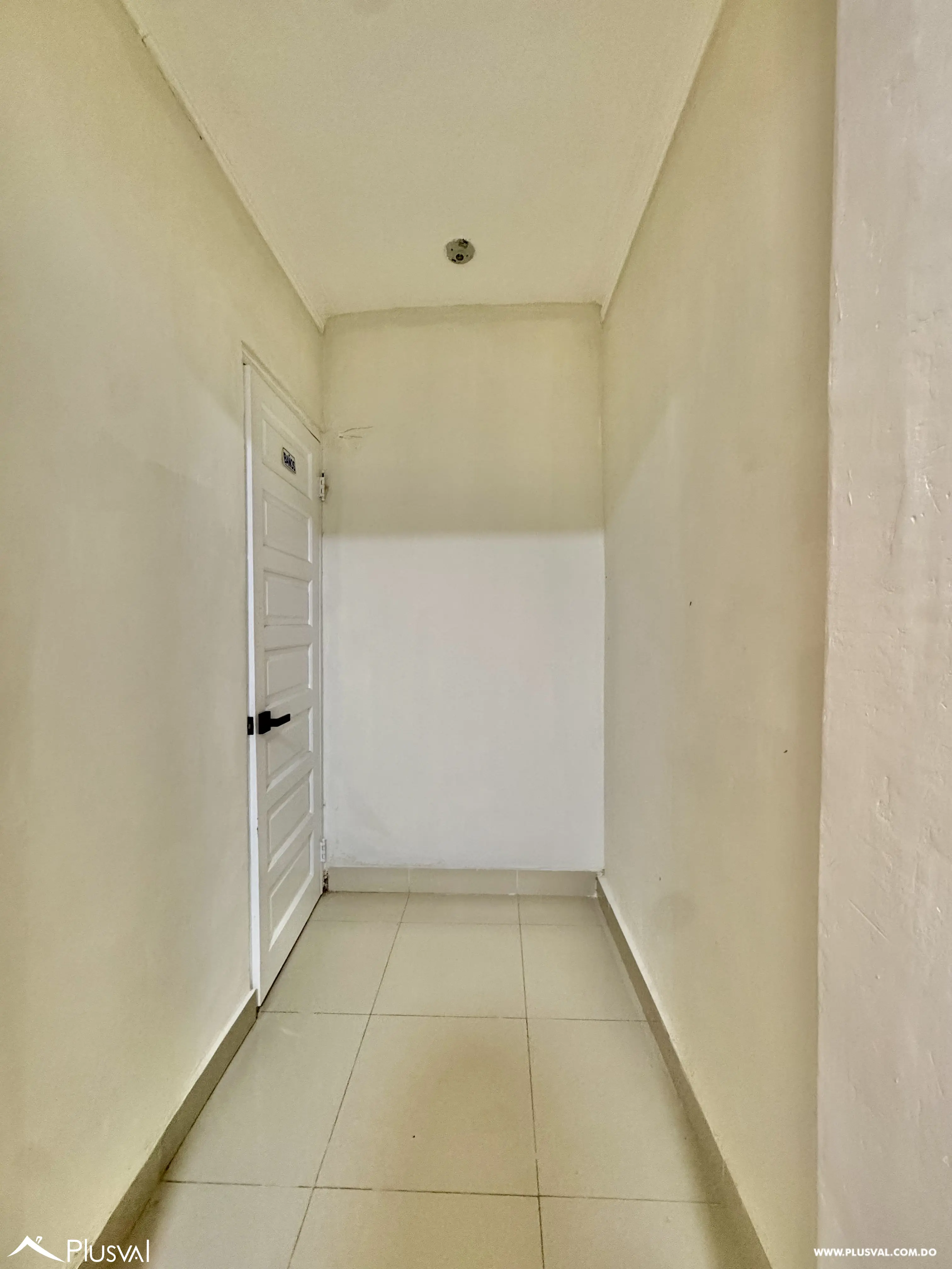 Alquilo Excelente Local en 2do Nivel en Gazcue 507807