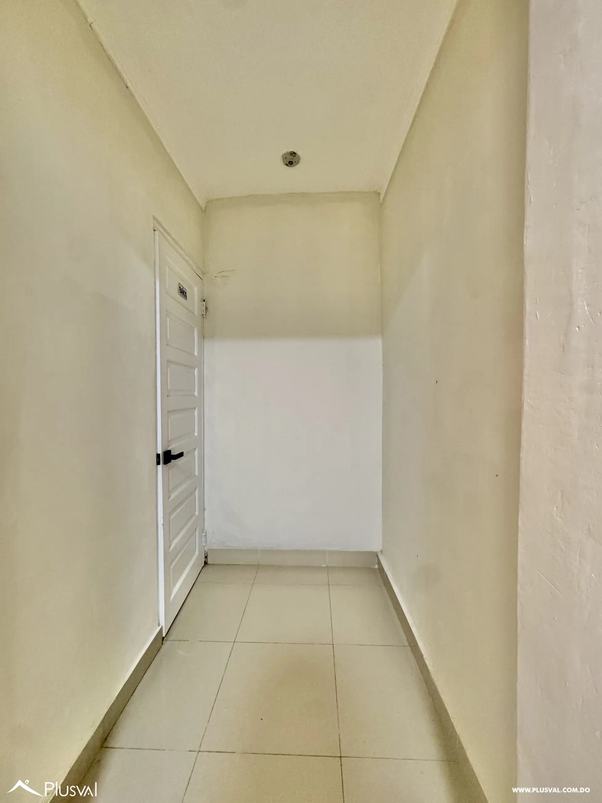 Alquilo Excelente Local en 2do Nivel en Gazcue 507807