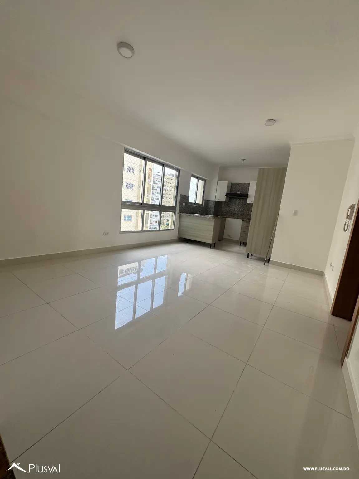 Apartamento en venta de 2 habitaciones y 1 parqueo en Evaristo Morales. 489212