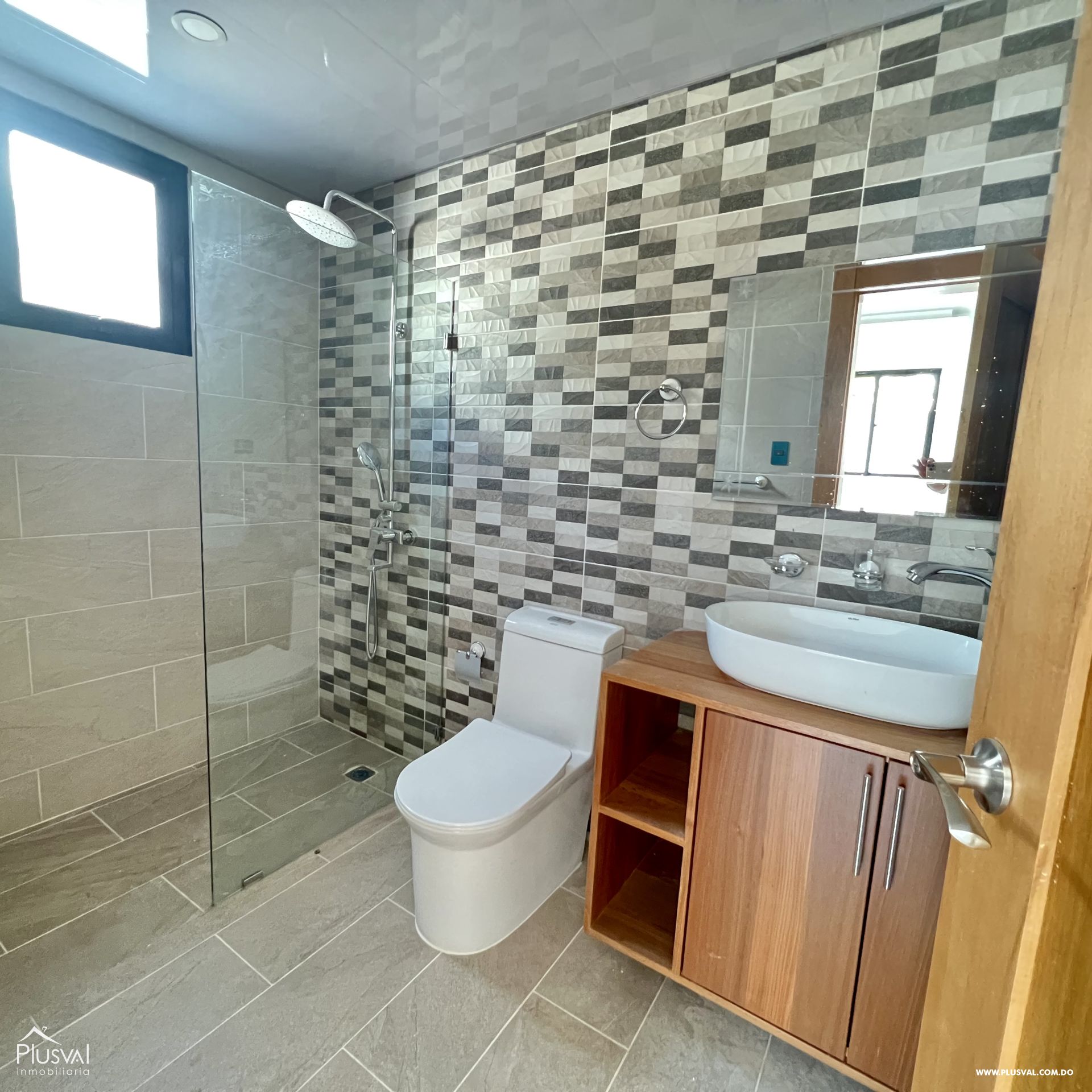 Espectacular apartamento en primer nivel con patio 259101