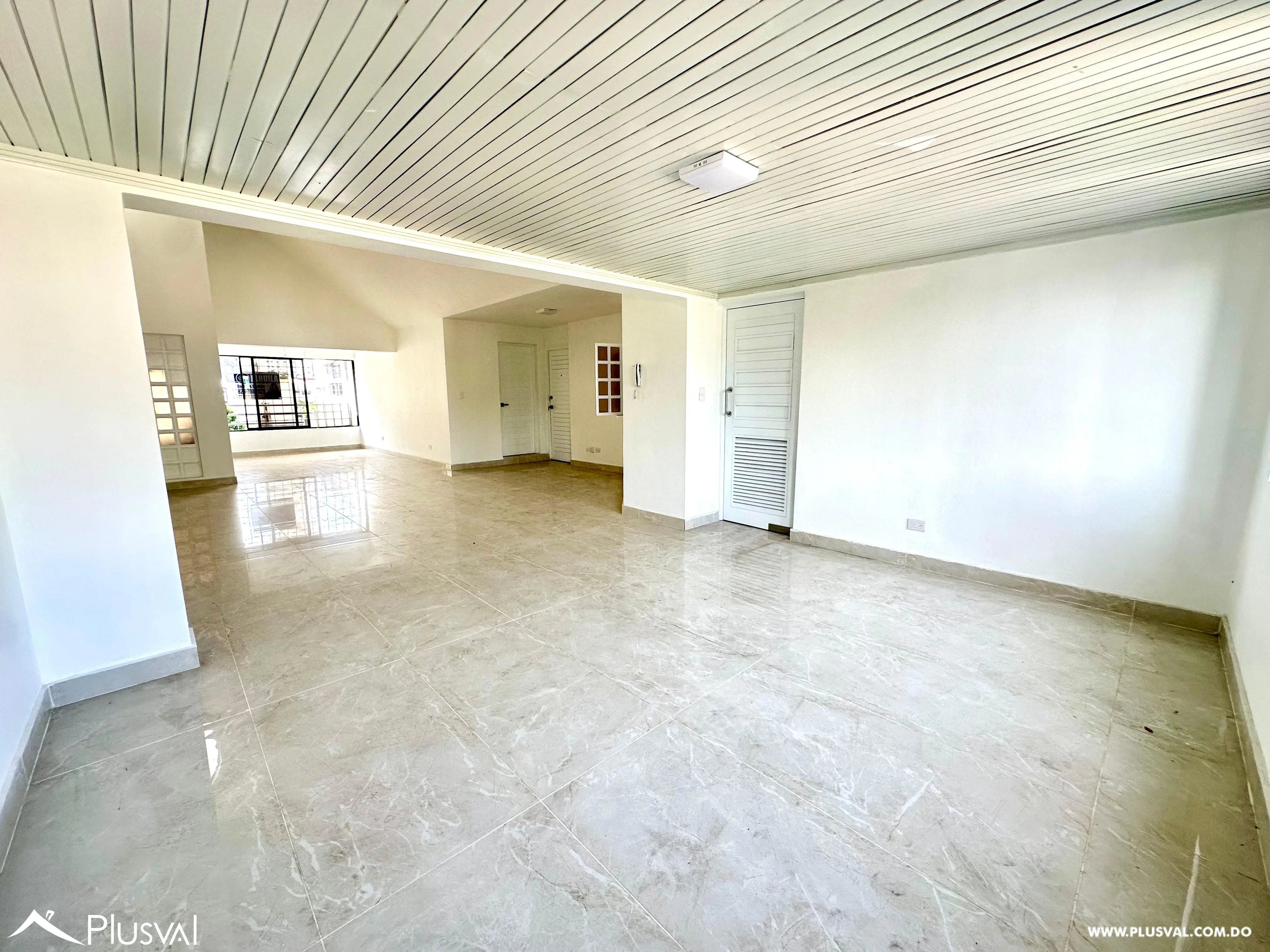 Apartamento de 3 habitaciones en Evaristo Morales 525955