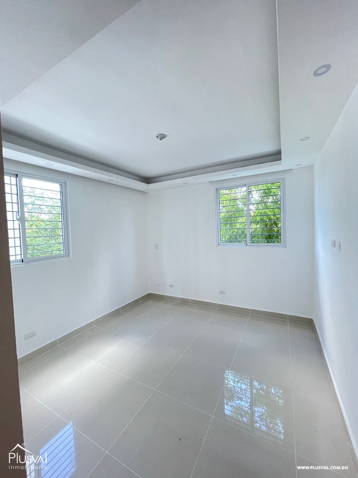 Amplio y Moderno Apartamento en Alquiler Ubicado en la Urb.Thomen 504121
