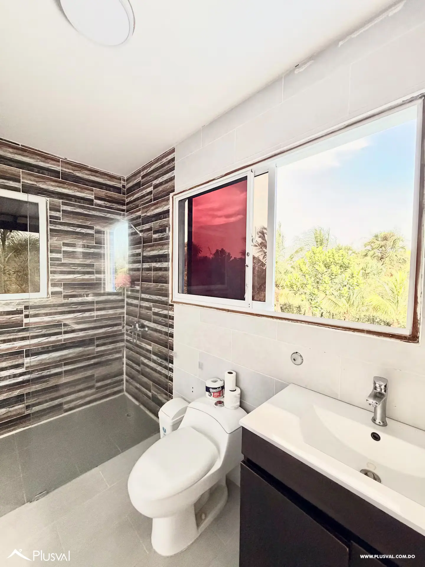 Villa tipo casa de campo en madera rodeada de naturaleza, a solo 30 minutos del Santiago Centro. 527445