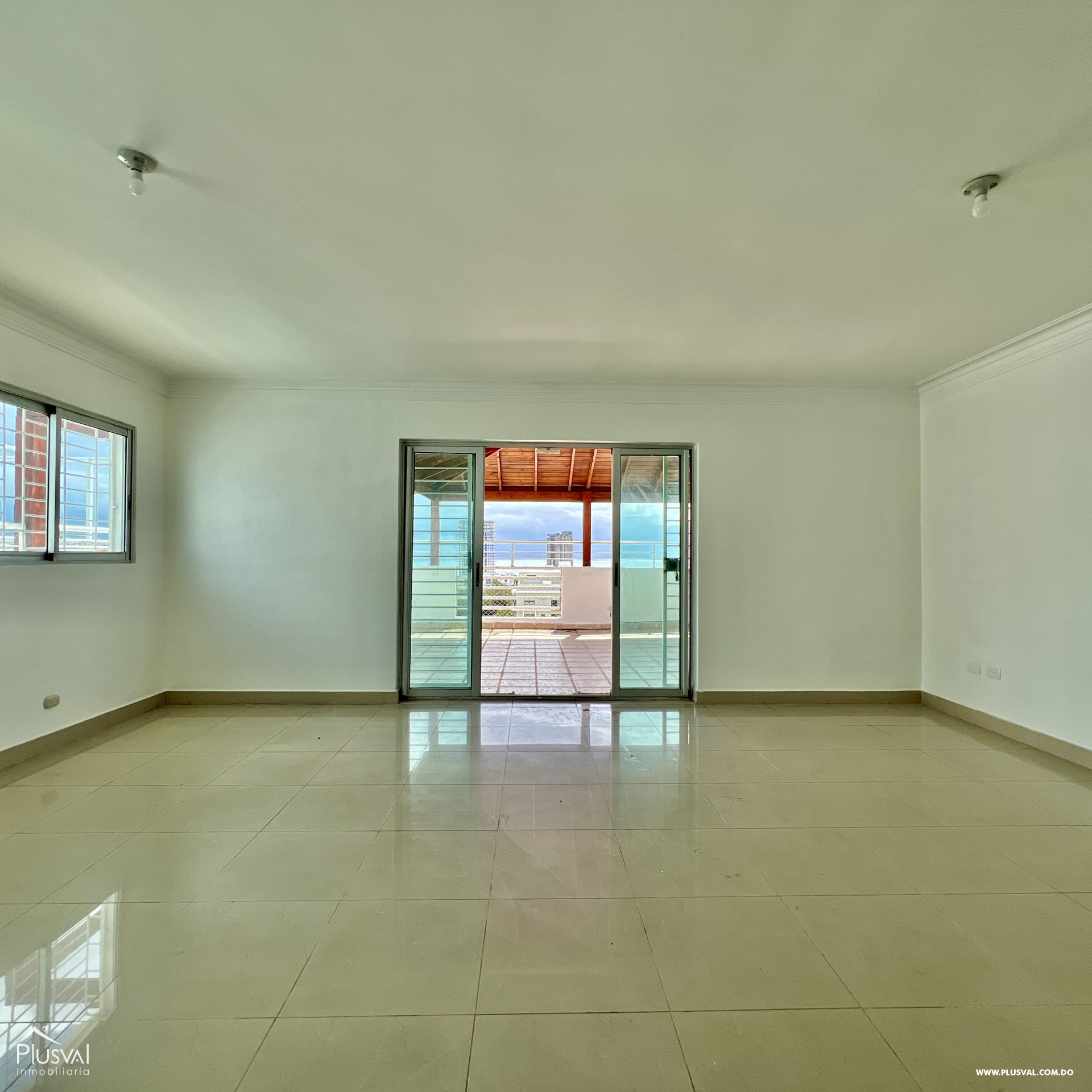 Penthouse en Alquiler en Gazcue con Vista al Mar 393763