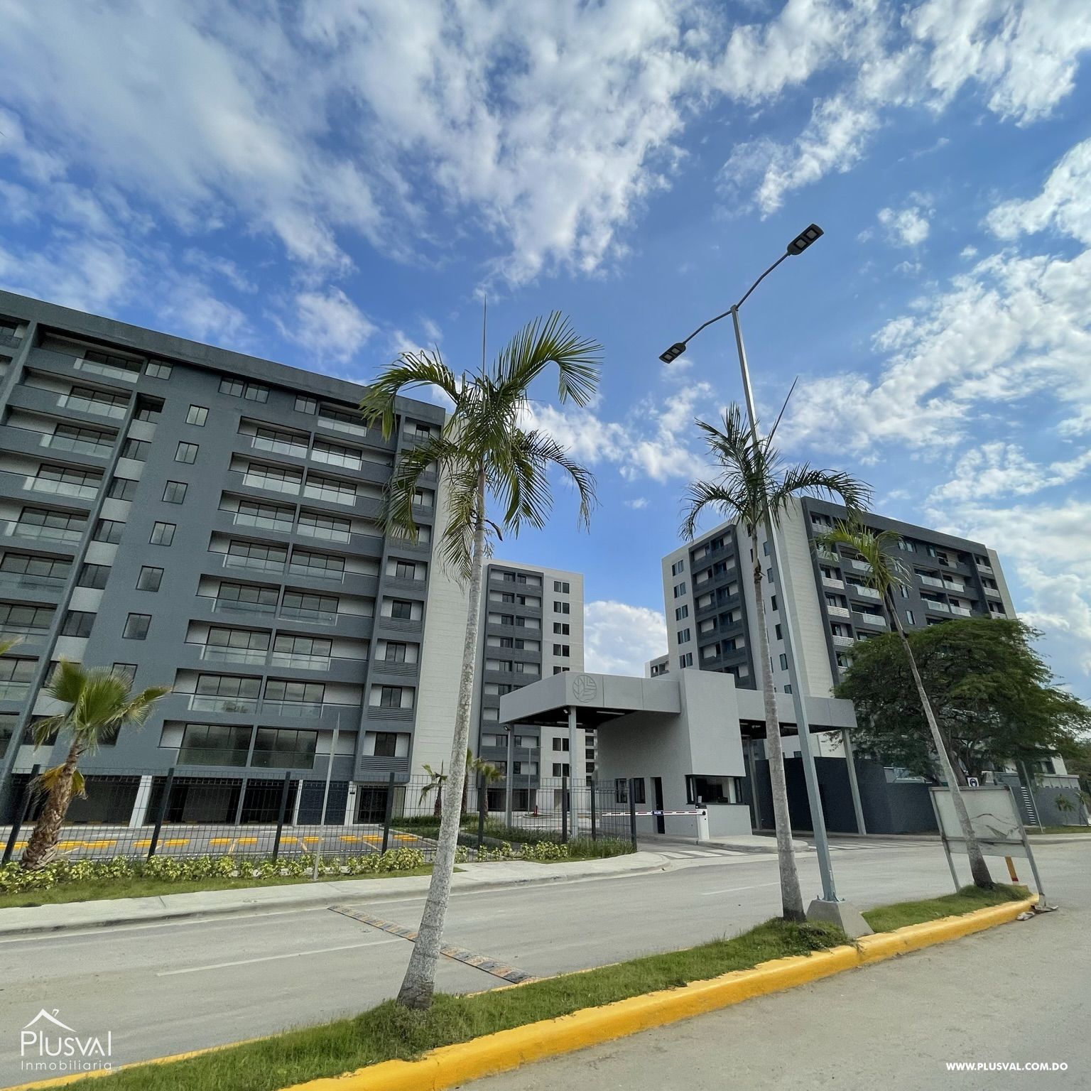 Amplio apartamento en venta en Torre Residencial. 335818