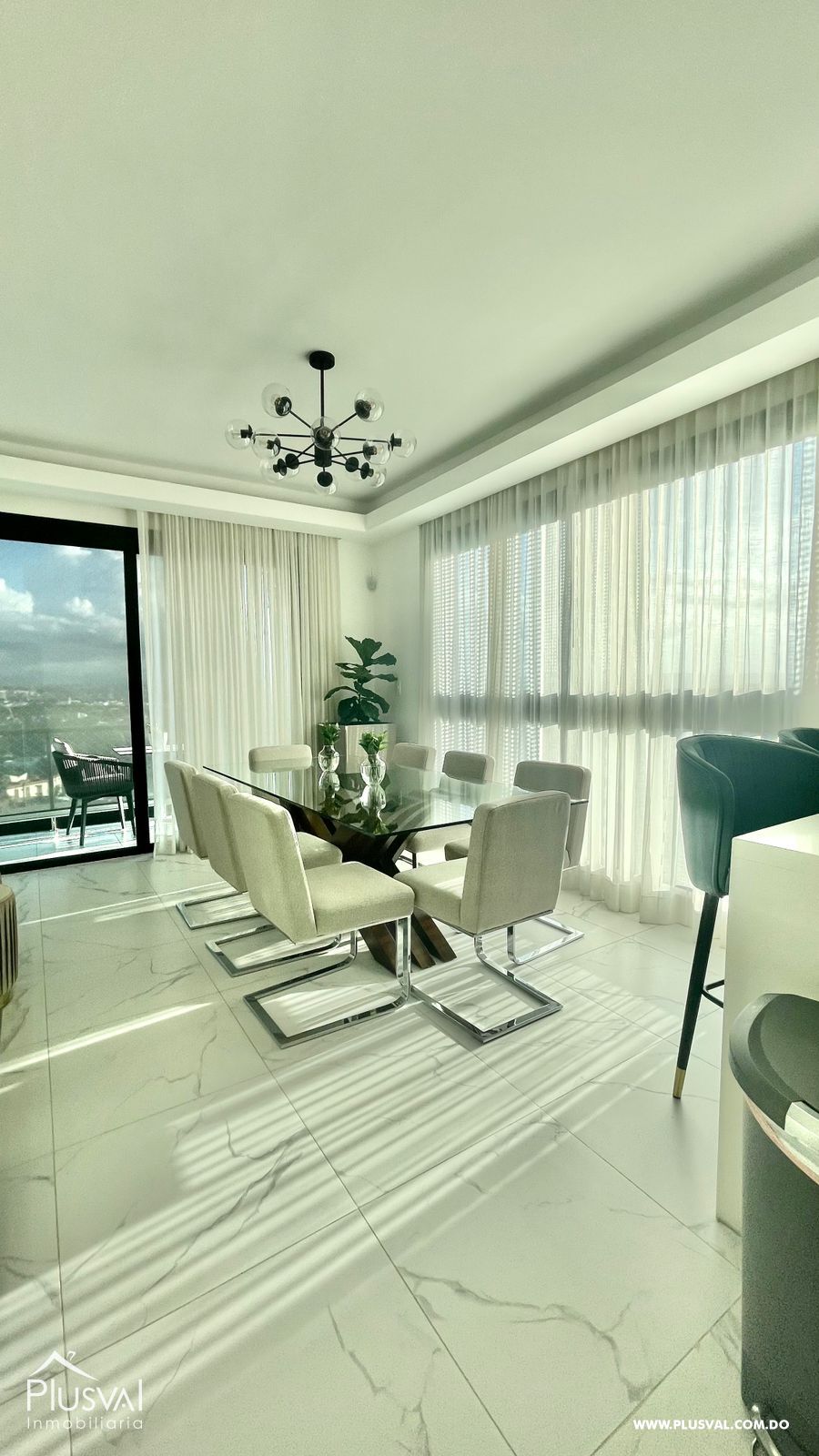 Amplio apartamento en alquiler ubicado en zona privilegiada de Santiago. 257791