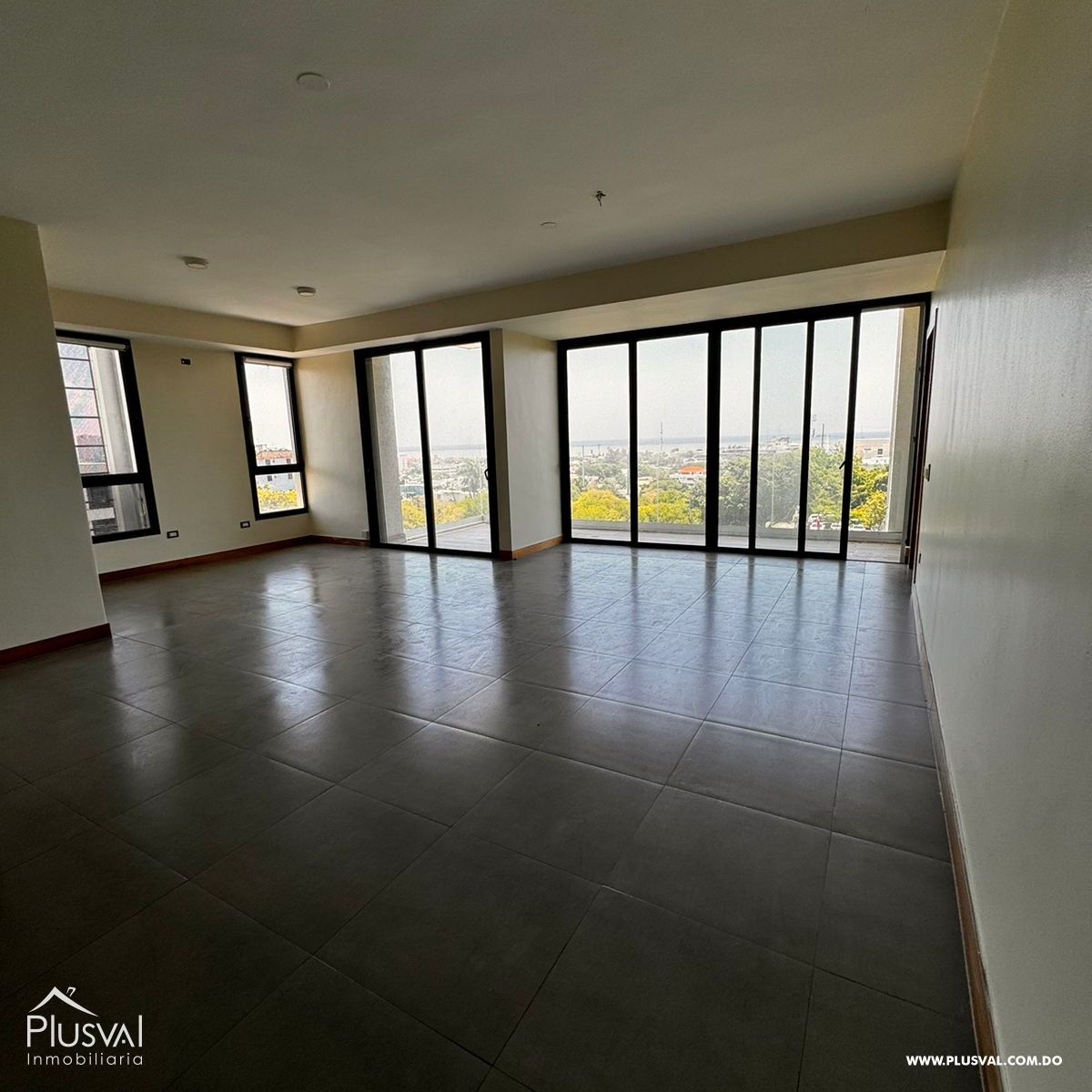 Amplio apartamento en Venta con Vista al mar y areas sociales 438811