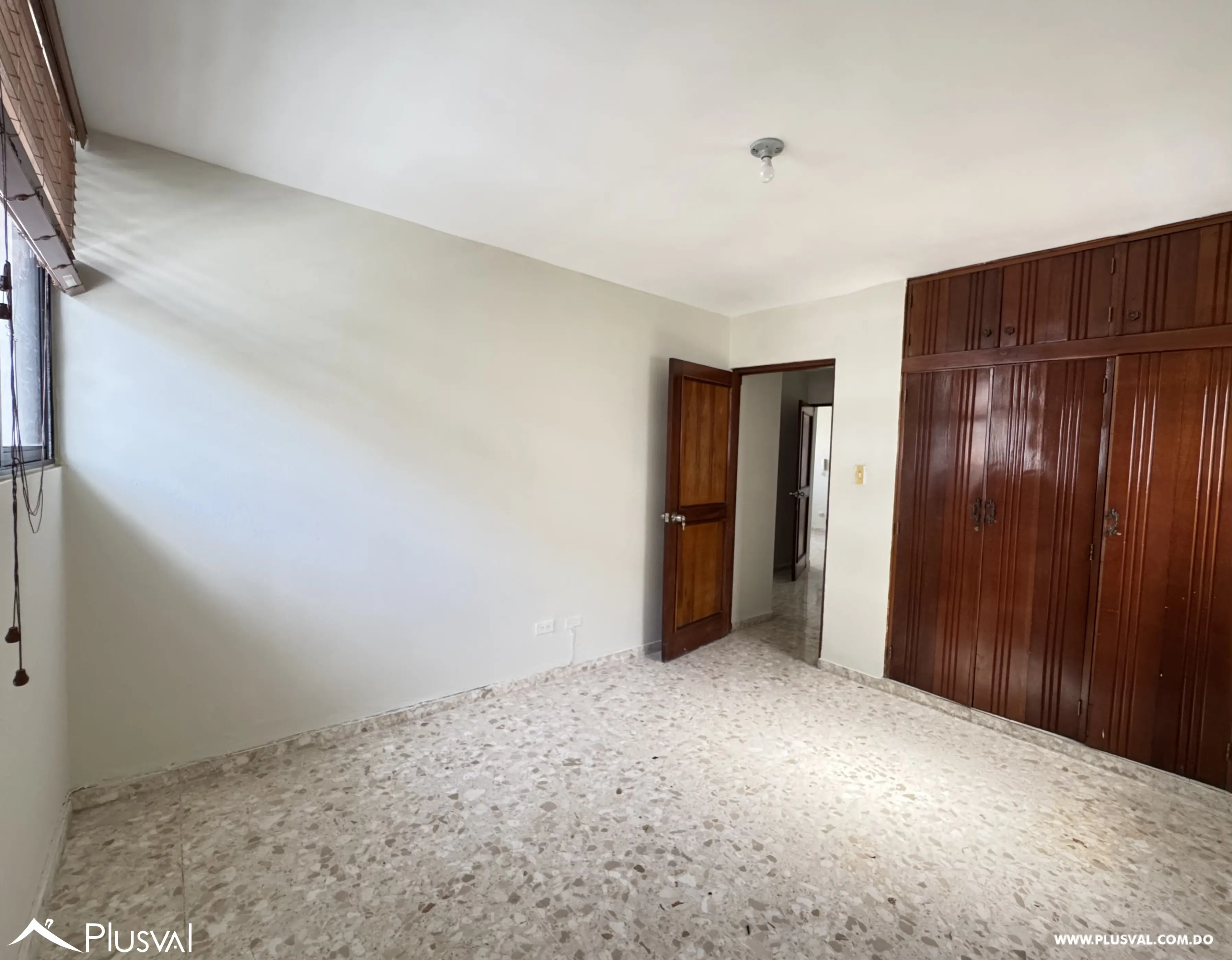 Alquilo Amplio Apto Clásico en Naco 494298