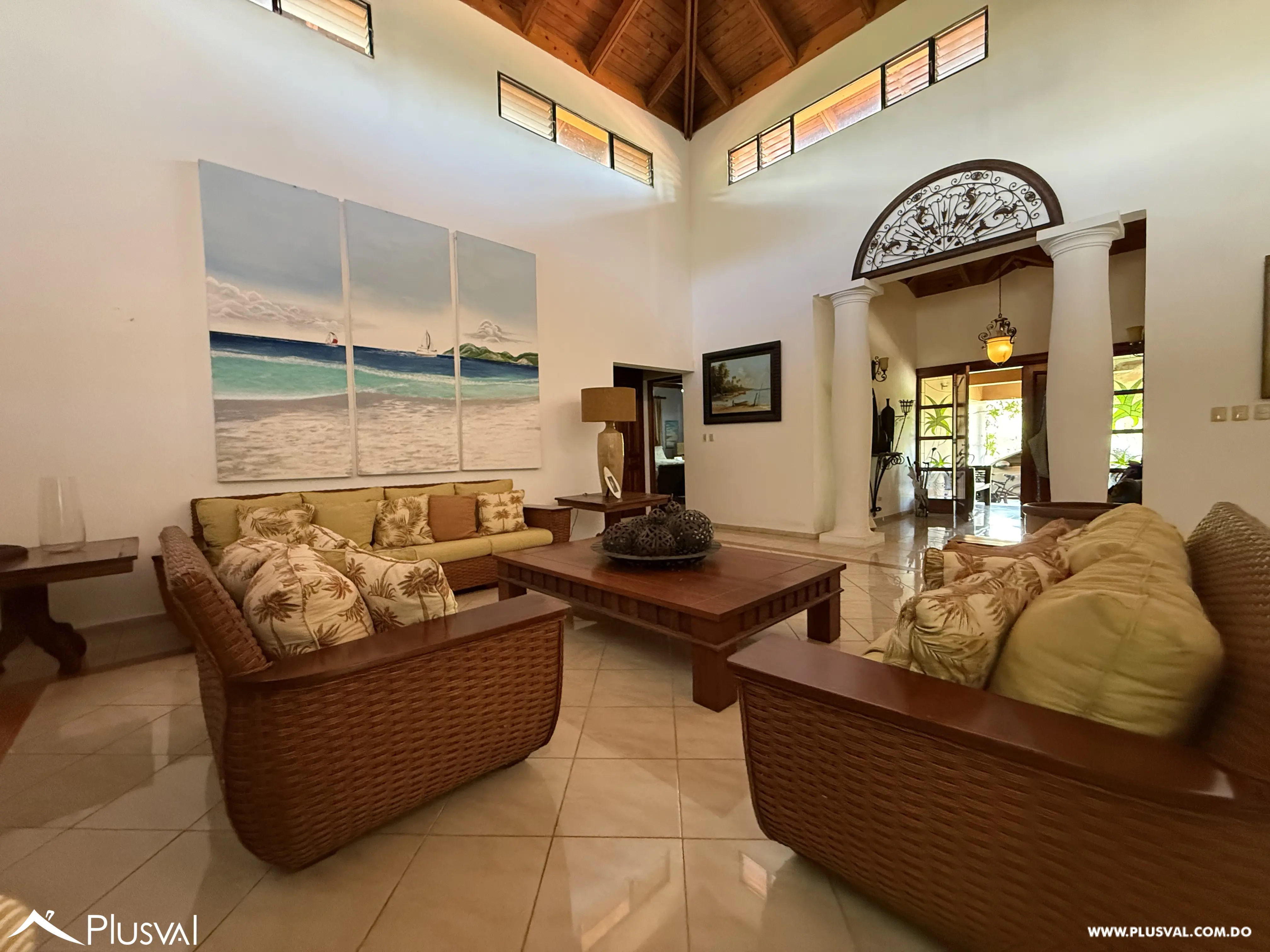 Villa en venta en metro Country Club con piscina privada y vista al campo de golf 493270