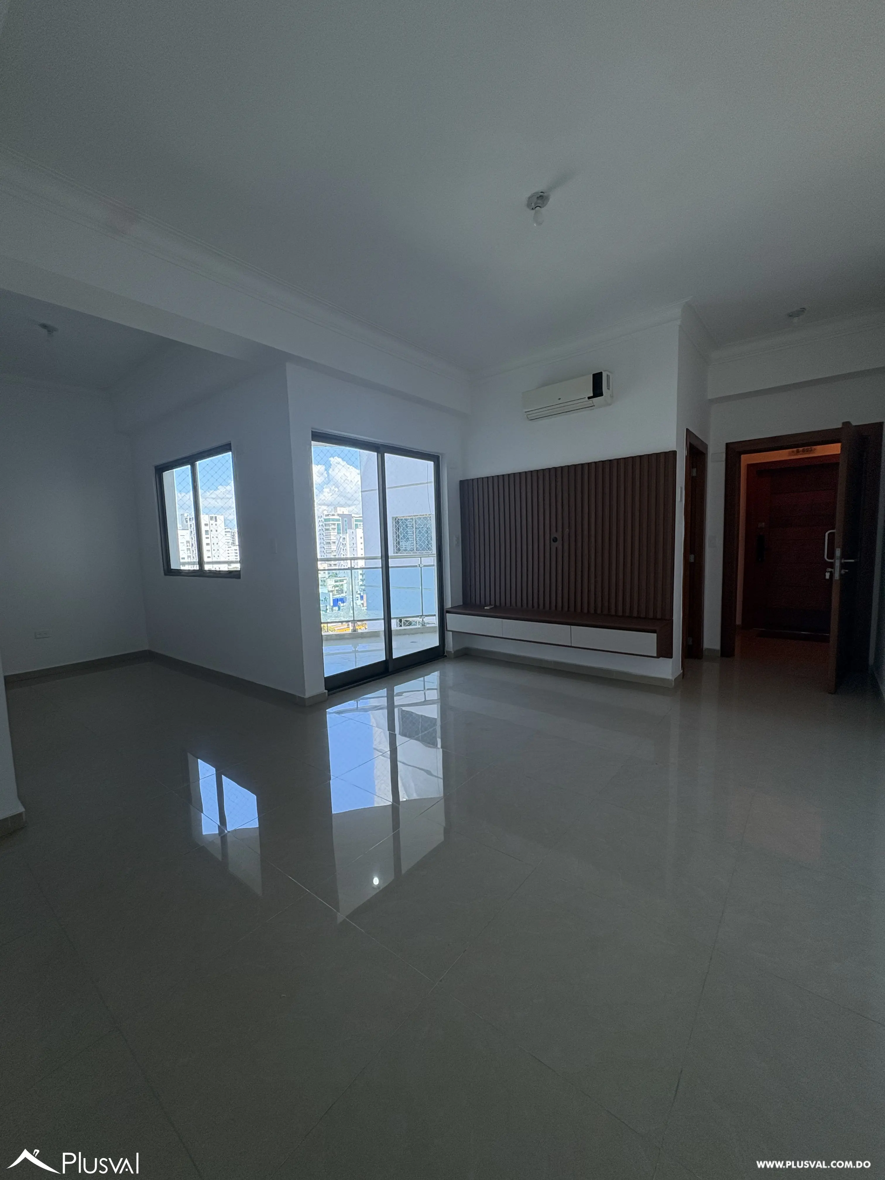Apartamento en alquiler con 2 habitaciones y 2.5 baños, en El Vergel. 489226