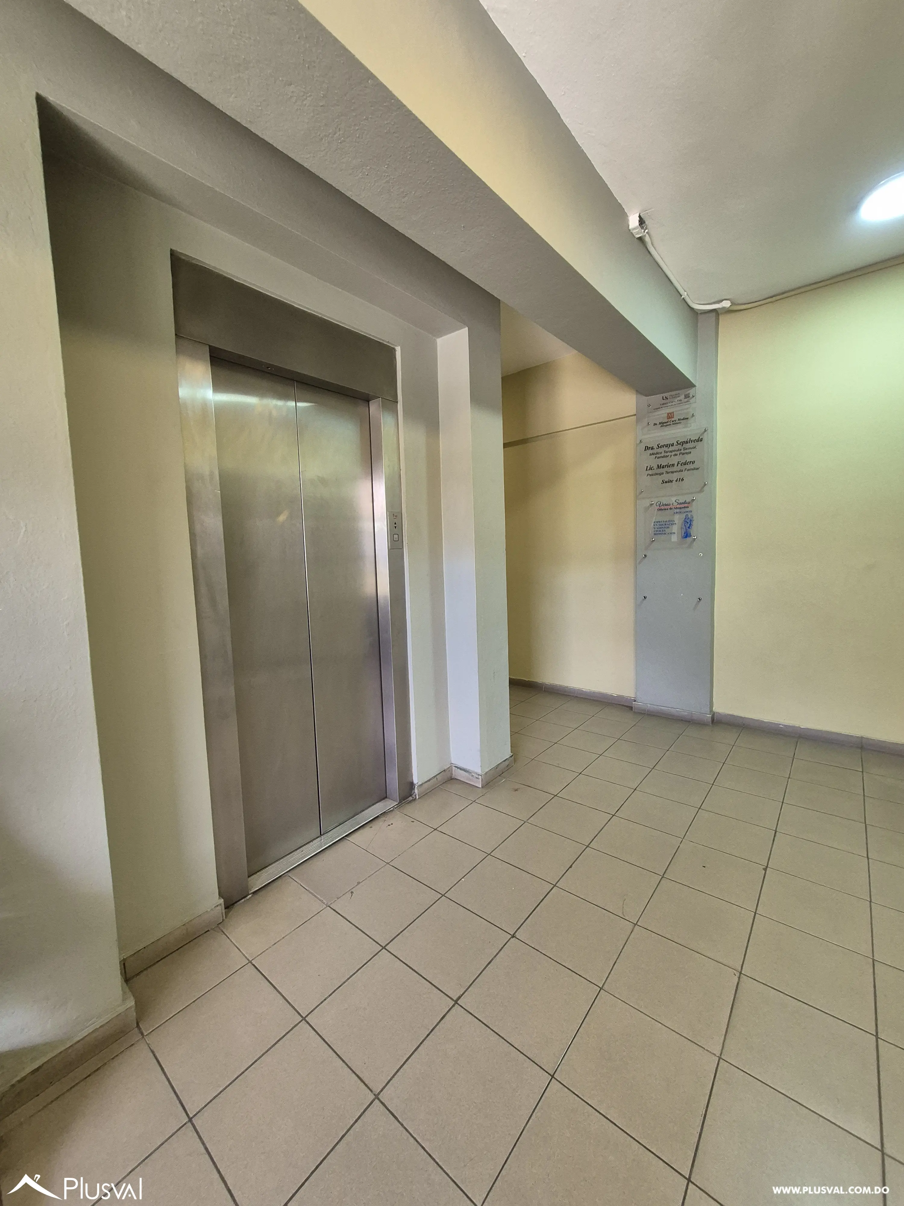 ALQUILER OFICINA PLAZA DE ALTO TRANSITO EN GAZCUE 493165