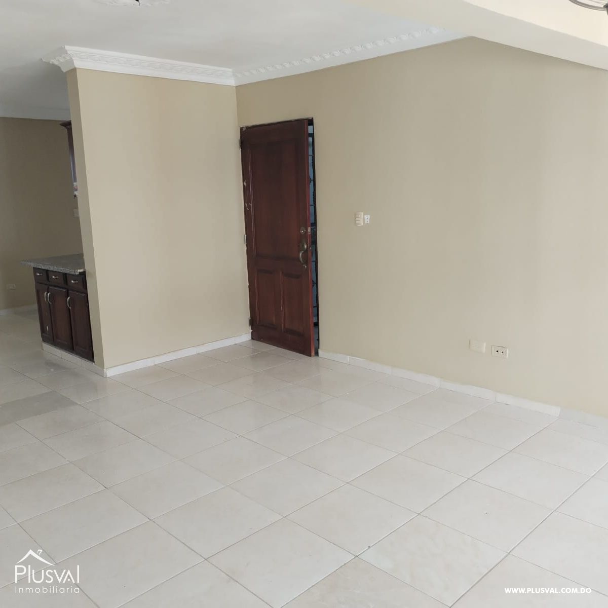 Amplio apartamento con 3 habitaciones más cuarto de servicio. 350143
