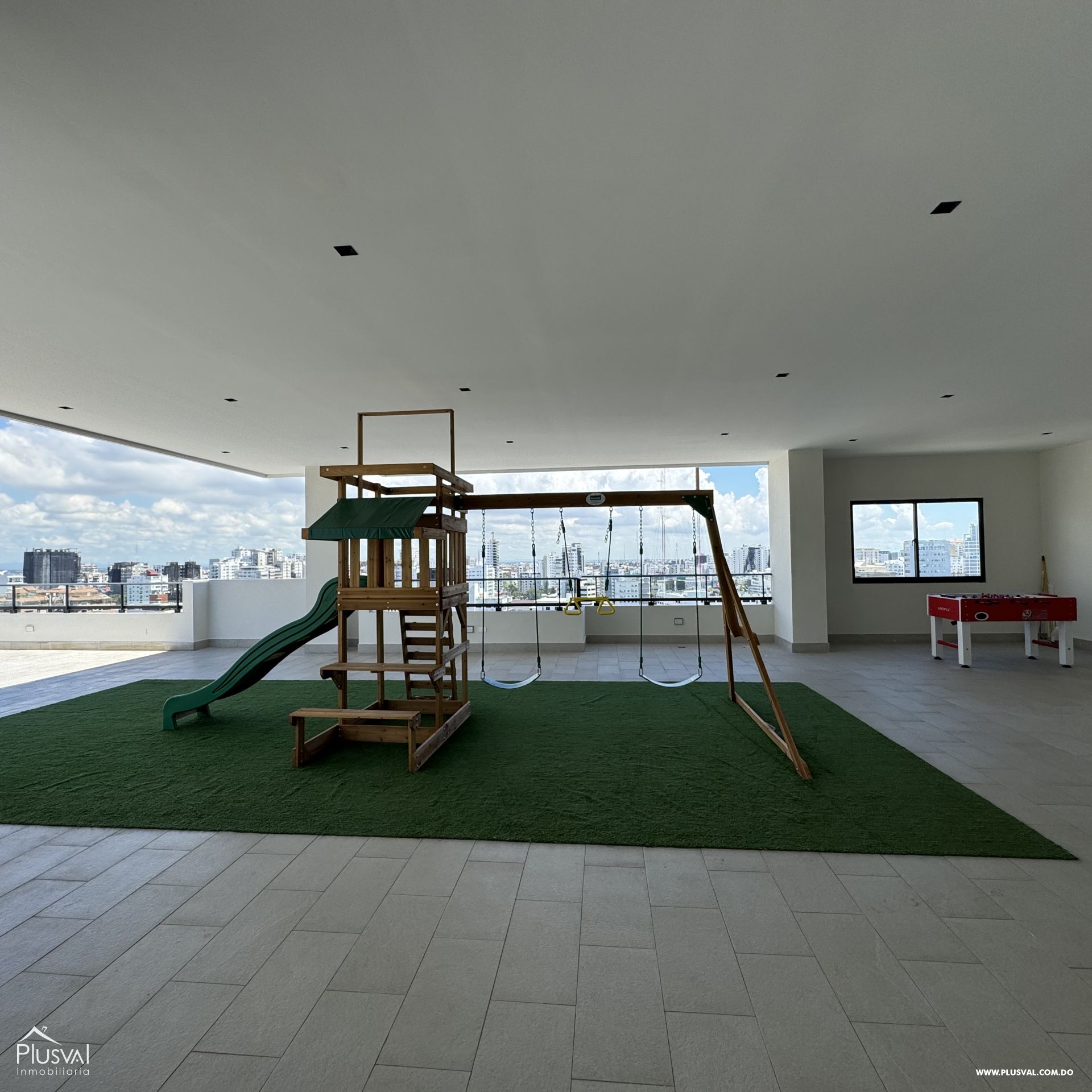 Apartamento en alquiler en Naco, piso 10, con línea blanca. Una habitación y dos baños completos. 391453