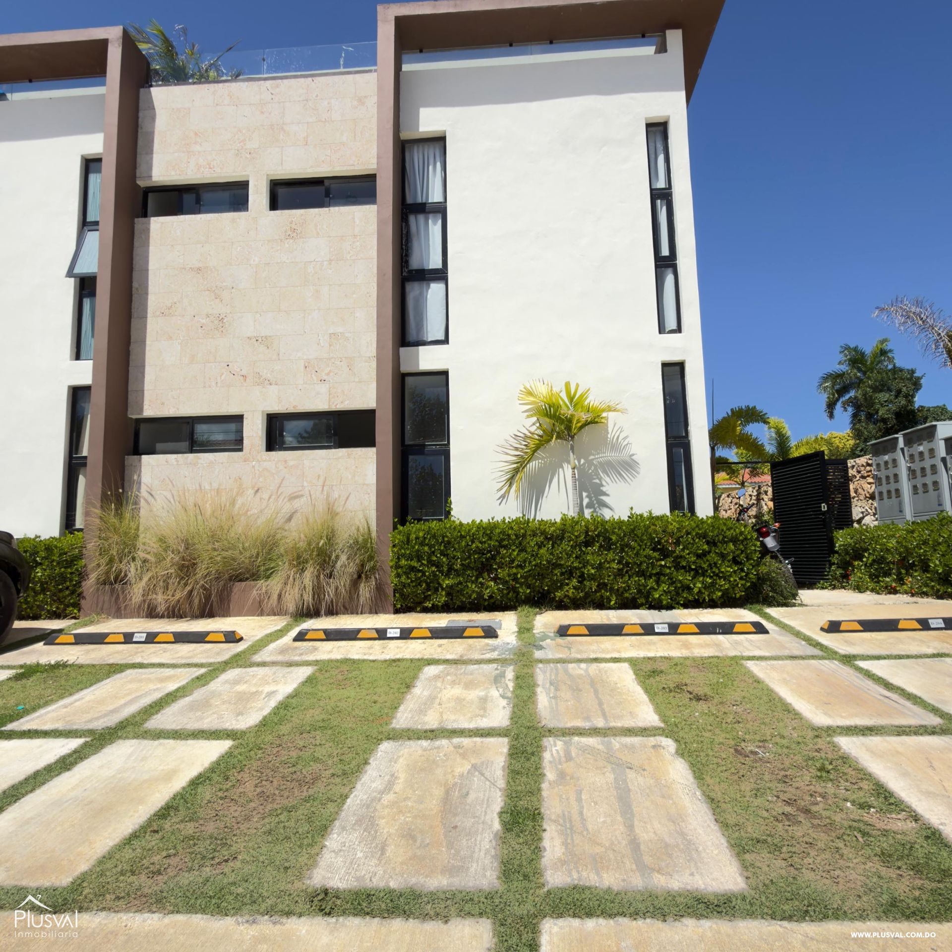 Venta de Unidad en Bávaro Punta Cana: Acceso Privado a Playa y Más 489779