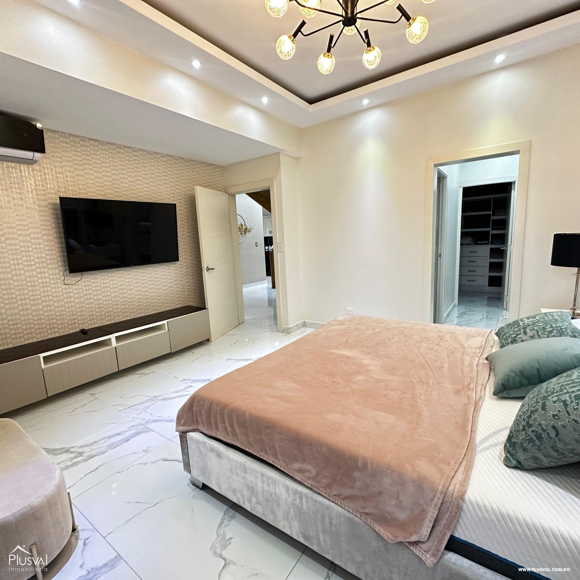Vendo amueblado amplio y elegante penthouse en Alma Rosa I 393255