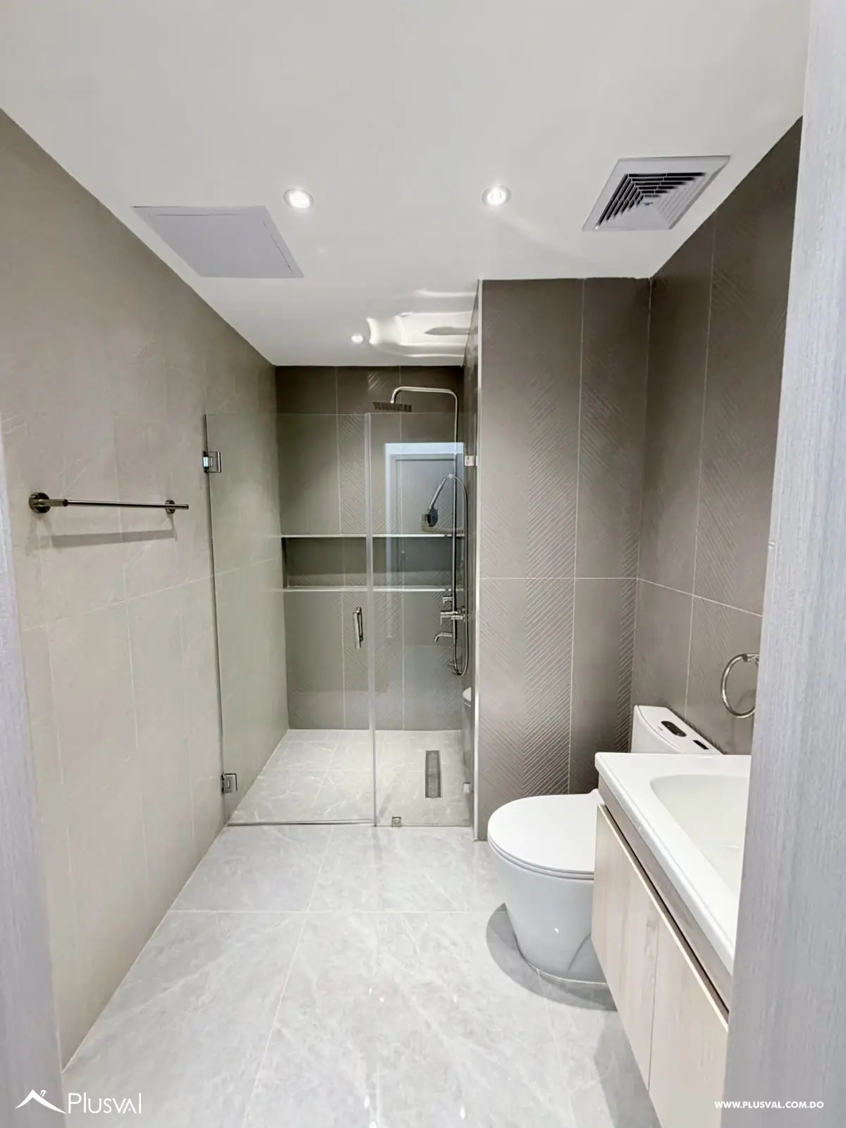 Apartamento con linea blanca en alquiler en Piantini 522235