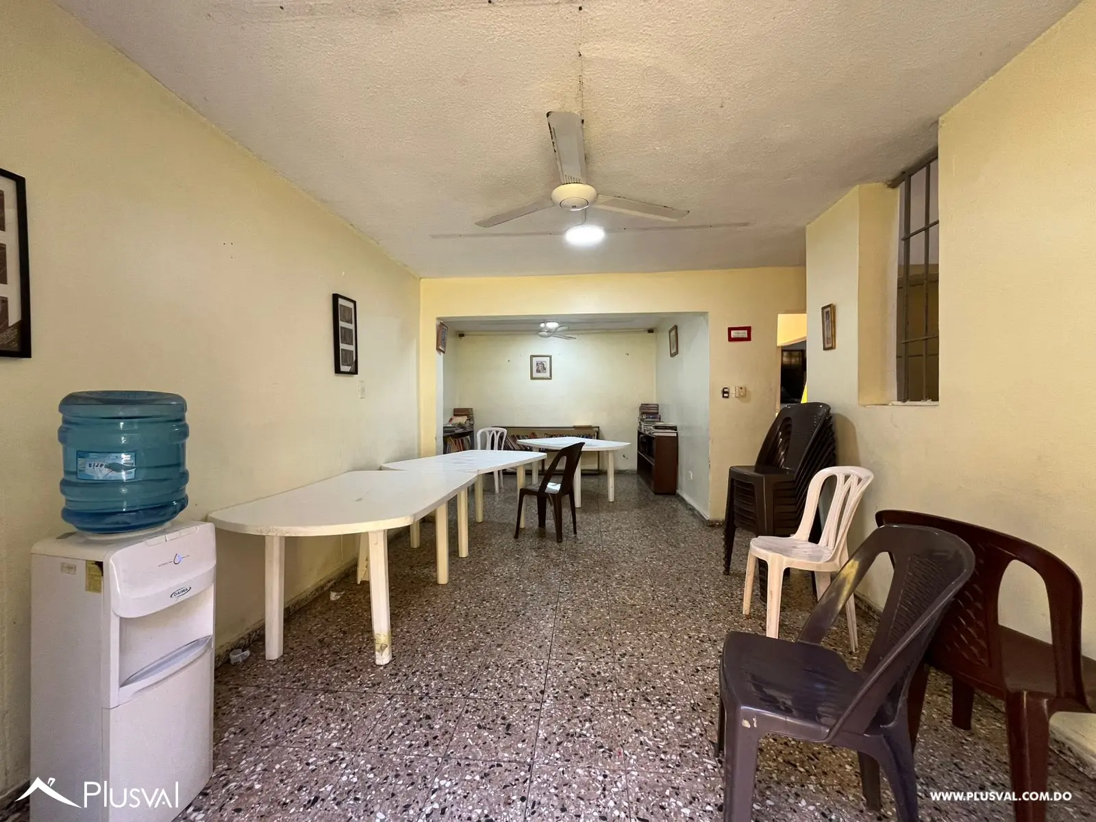 Edificio de 3 niveles con vocación comercial de venta en Engombe 508780