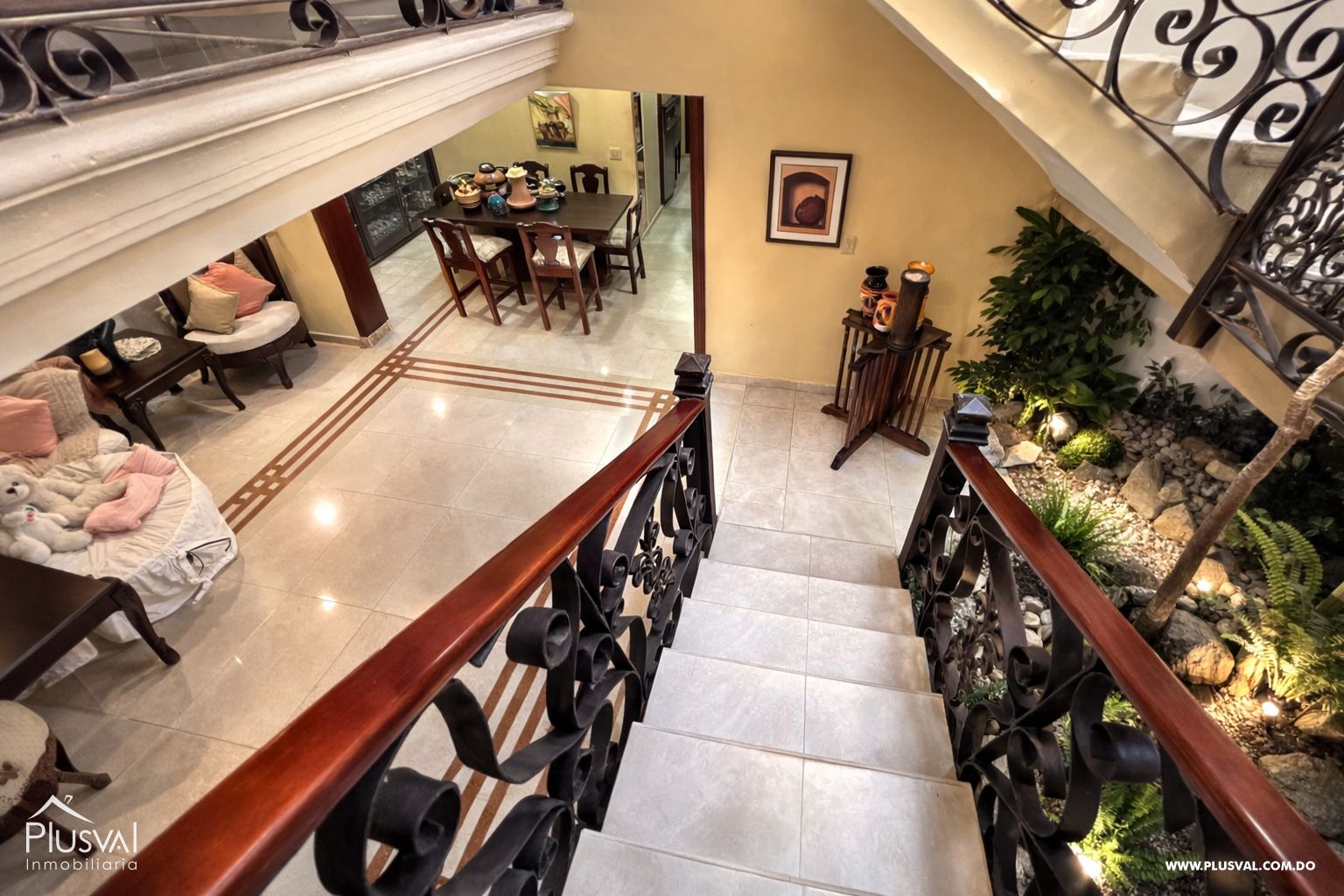 Casa moderna de 3 niveles con terraza y jacuzzi 487538