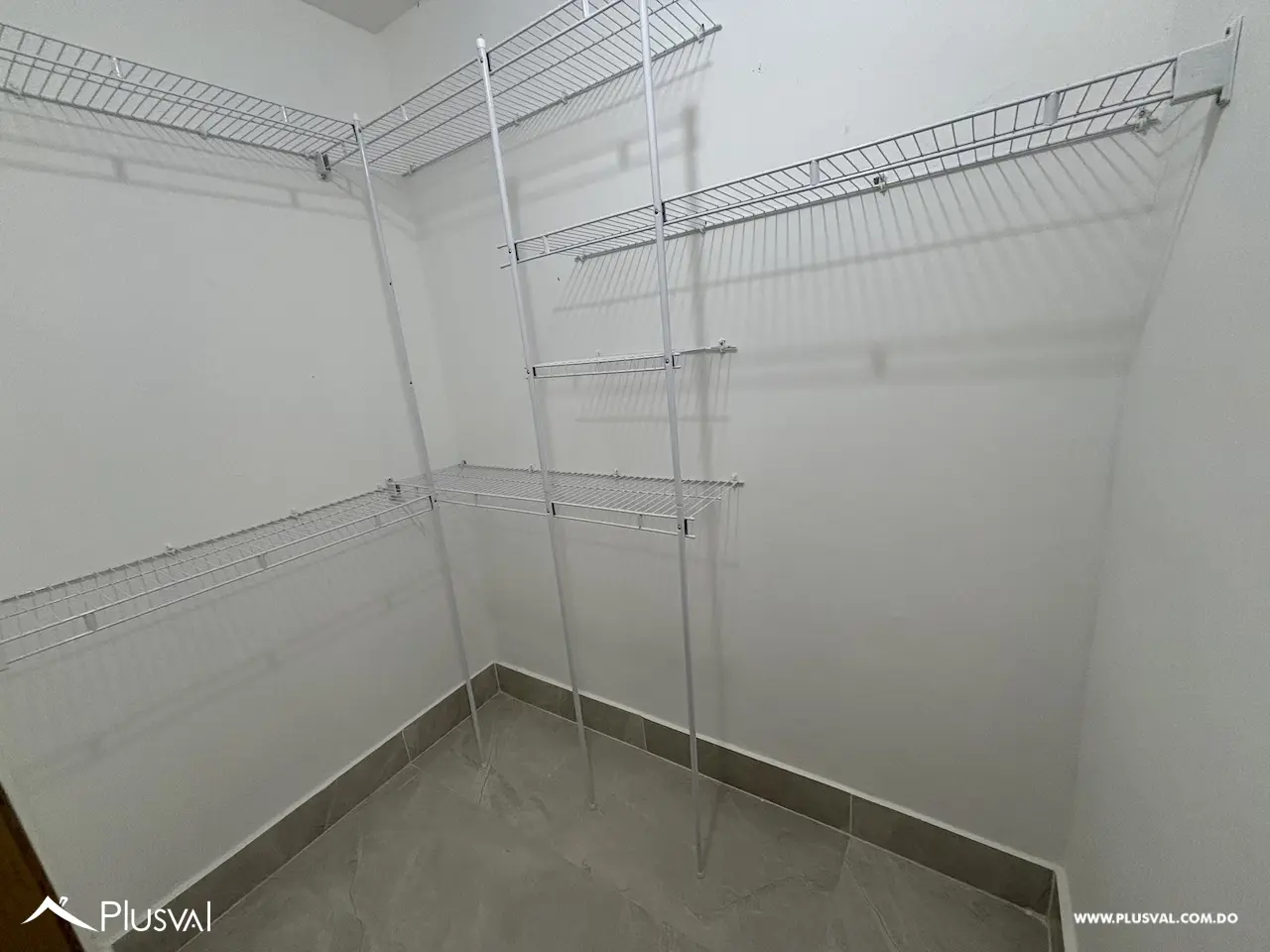 Moderno Apartamento en alquiler de 1 habitación + Estudio en Torre Exclusiva en Bella Vista –Vive con estilo en este elegante 1 habitación con estudio cerrado, balcón y áreas sociales con picuzzi, en 486802