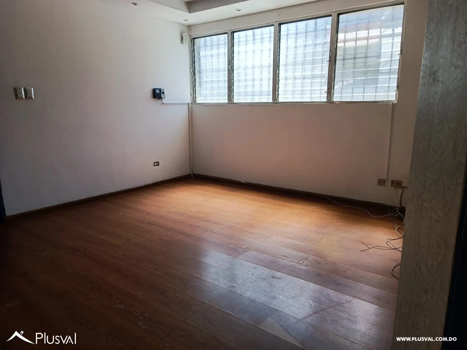 AMPLIO LOCAL COMERICAL EN ALQUILER EN NACO 496030