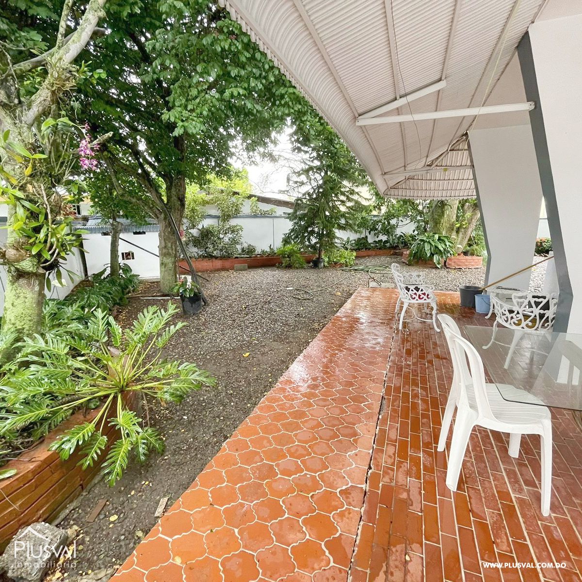 Hermosa casa con amplio patio, ubicada en zona privilegiada de Santiago. 290671