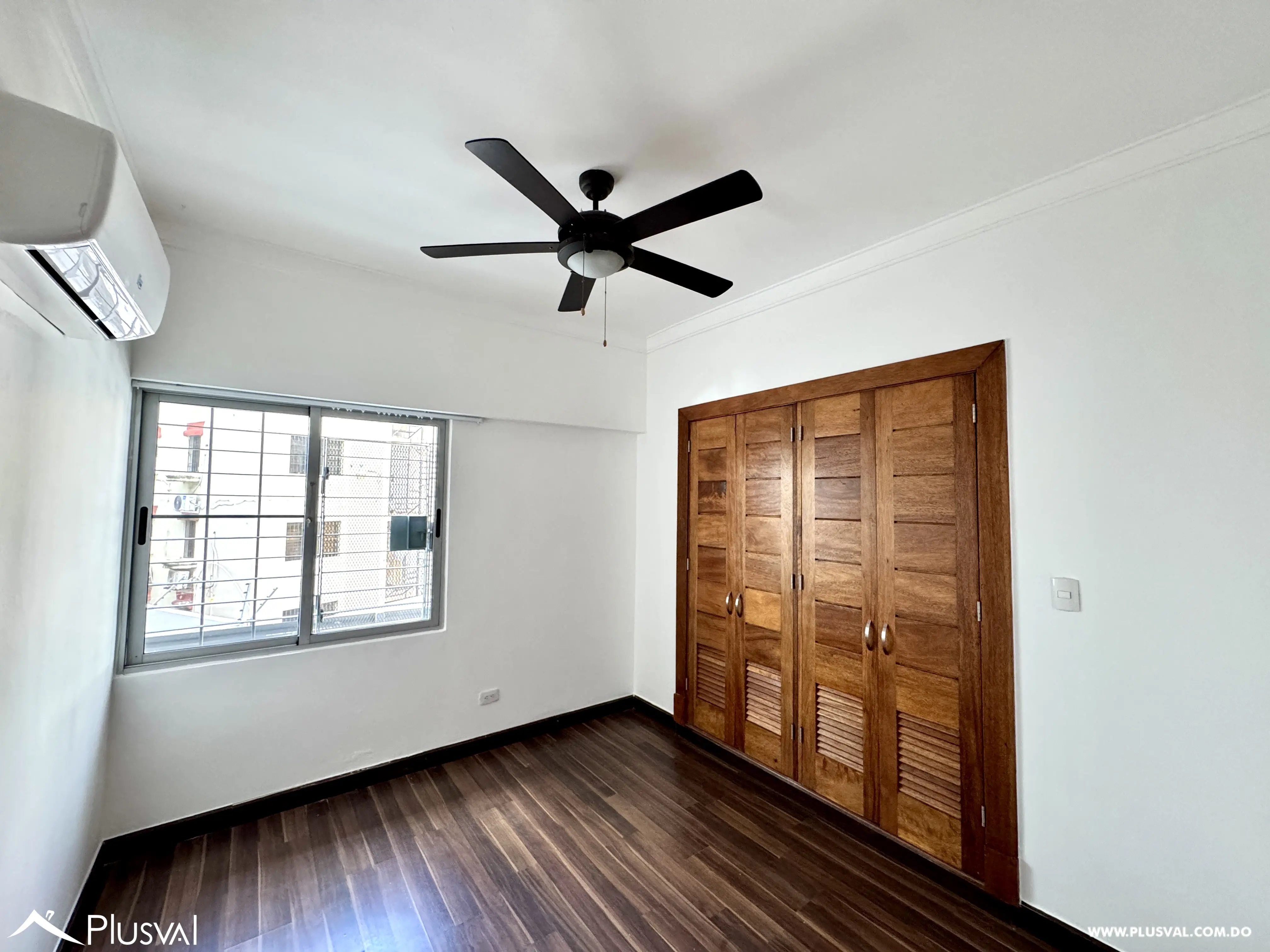 Amplio apartamento clásico en el centro de Serralles con linea blanca. 464636