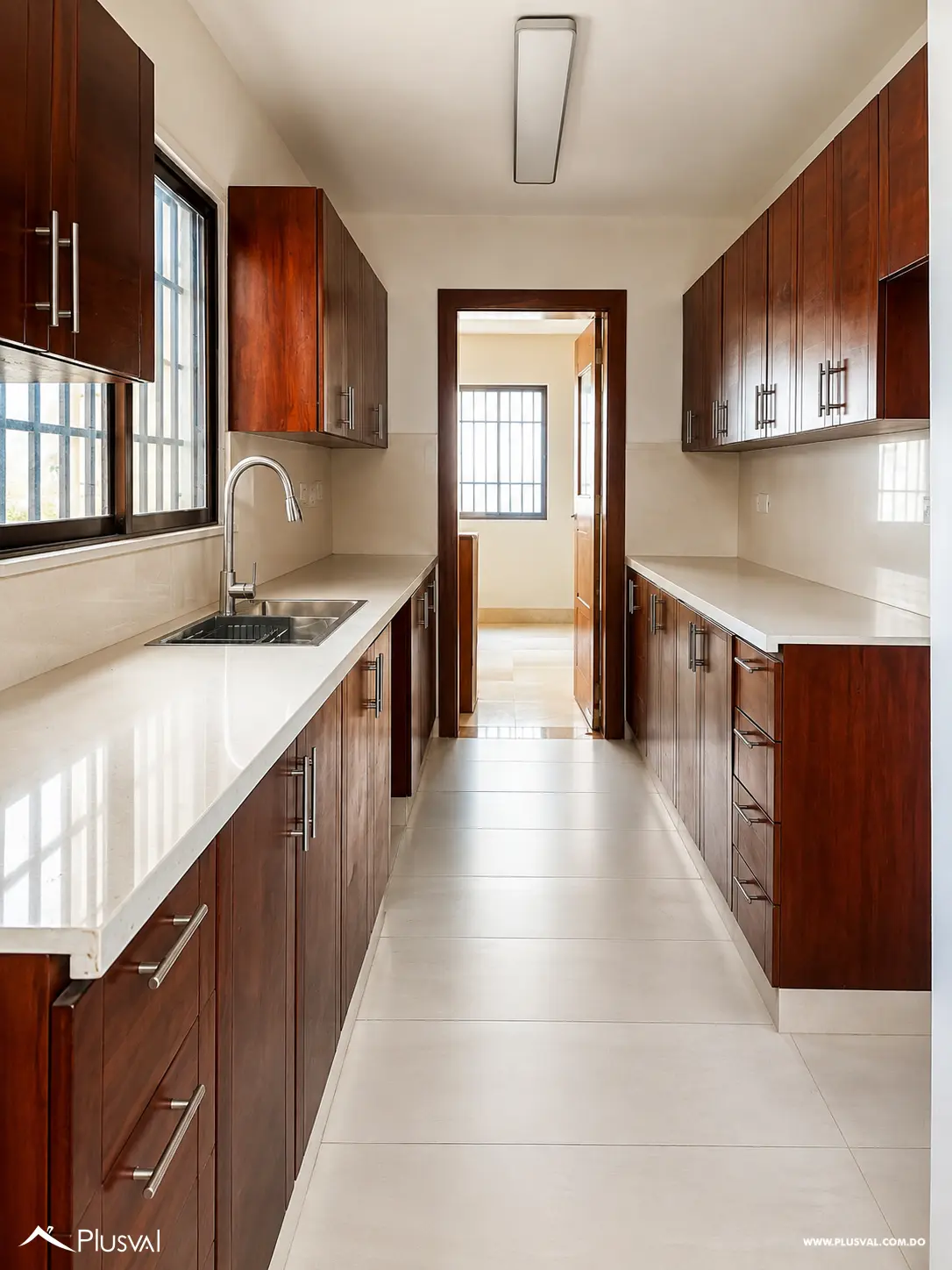 Casa en alquiler en Ensanche Paraíso | Uso residencial o comercial 520029