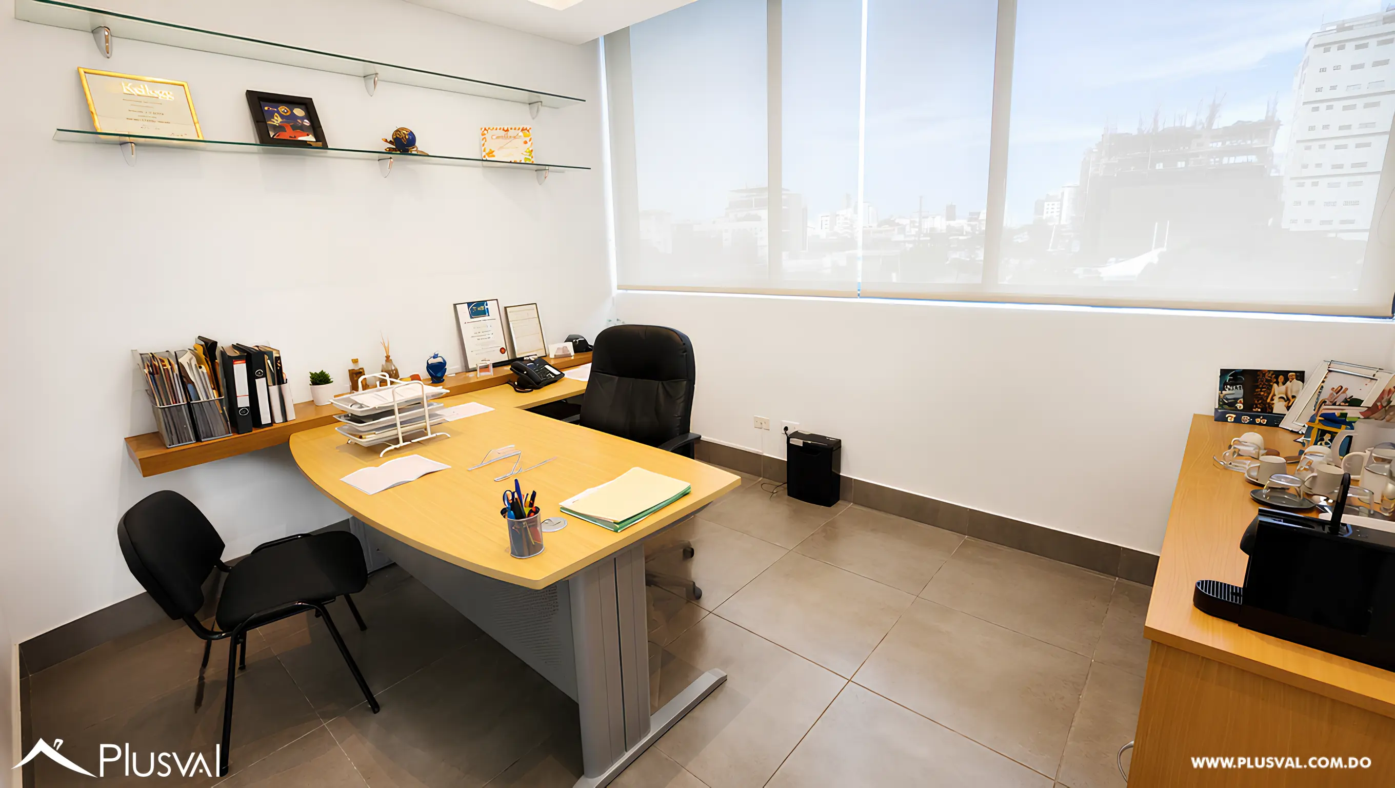 Amplio Local comercial en Torre Corporativa 520805