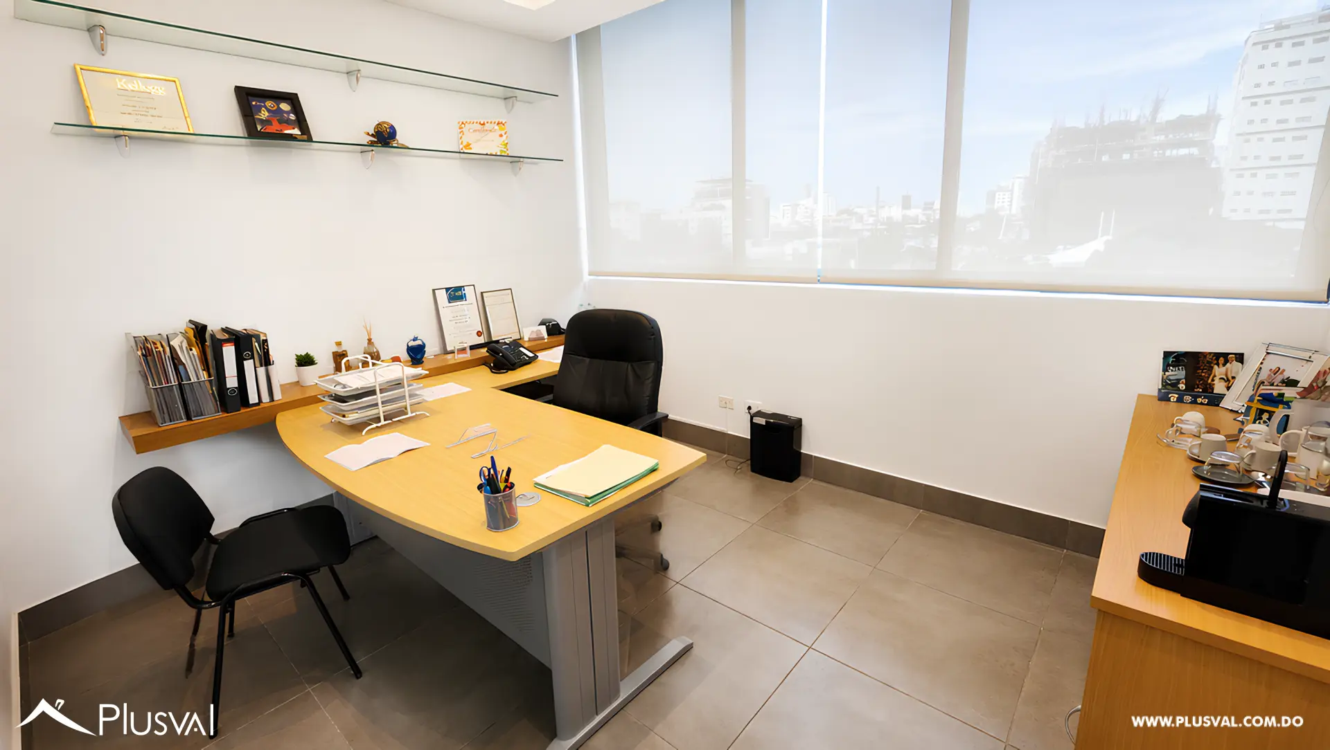 Amplio Local comercial en Torre Corporativa 520805