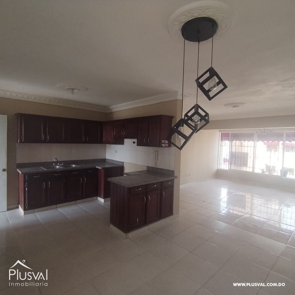 Amplio apartamento con 3 habitaciones más cuarto de servicio. 350147