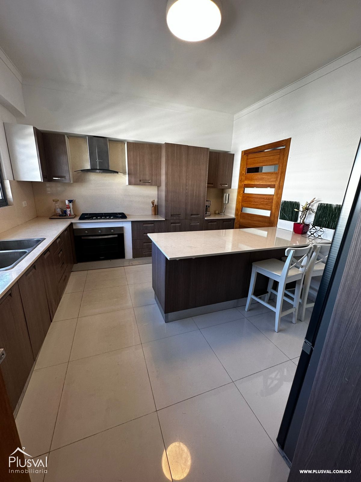 Residencia de lujo en Evaristo Morales. Amplio, privado y estratégicamente ubicado. 319274