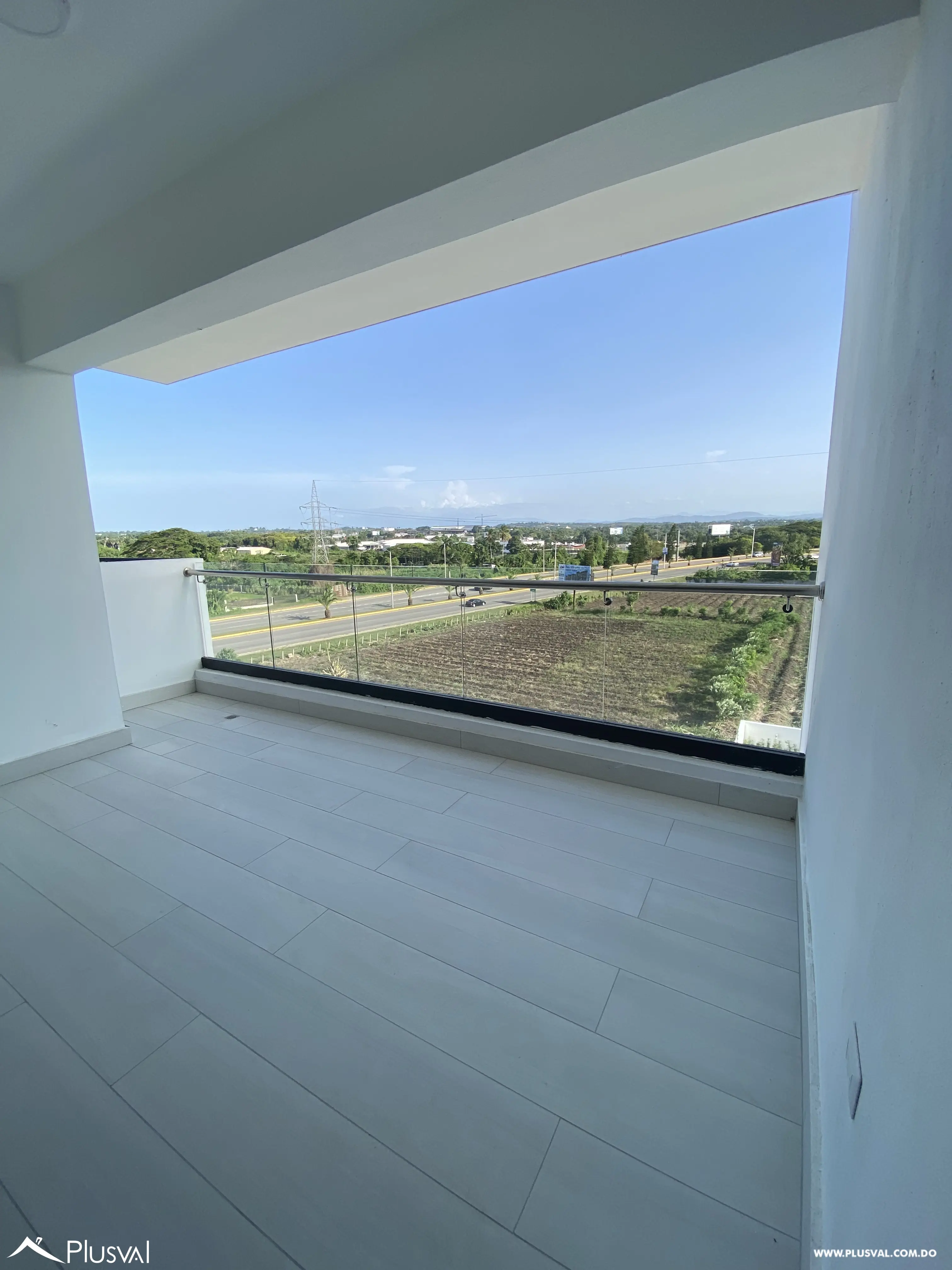 Apartamento en 4to nivel con ascensor, ubicado en una moderna torre próxima al Aeropuerto Internacional del Cibao, ideal para vivir o invertir. 518559