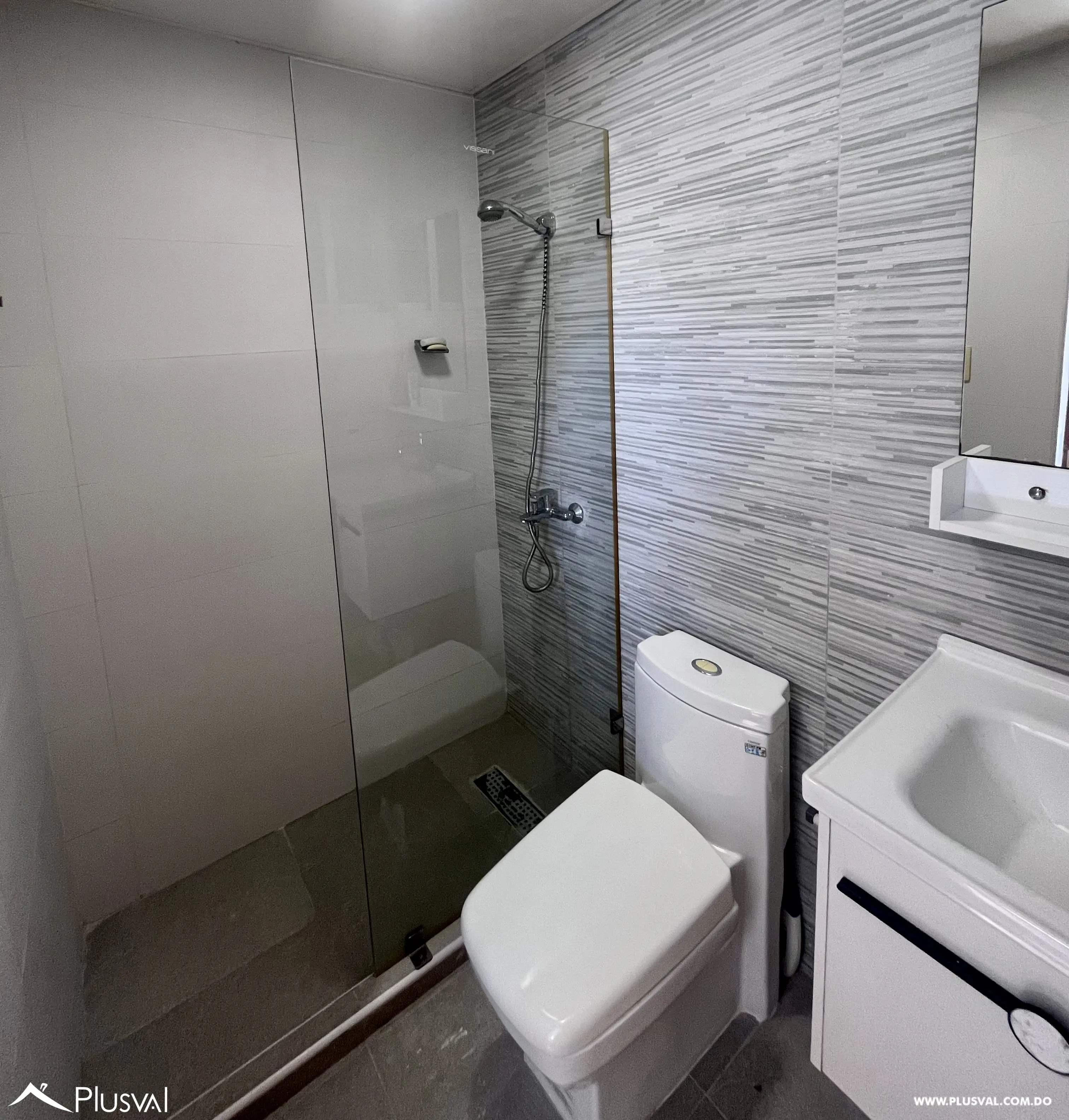 Amplio y moderno  apartamento en venta de  3 habitaciones en el millón 493686