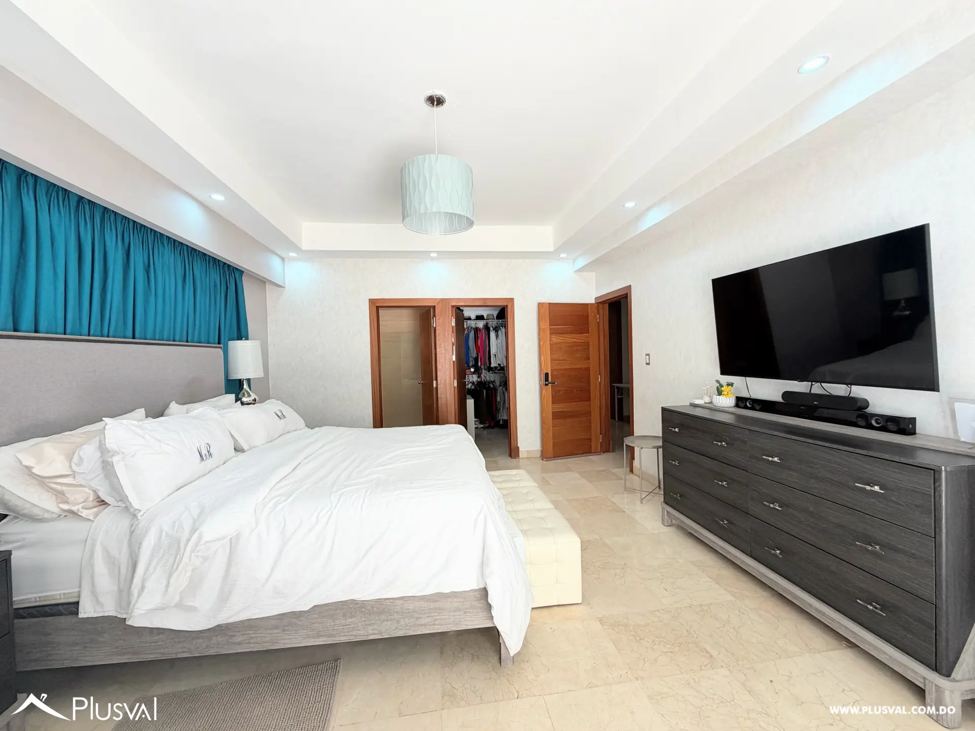 Se vende amplio apartamento de 4 habitaciones en Naco. 536789
