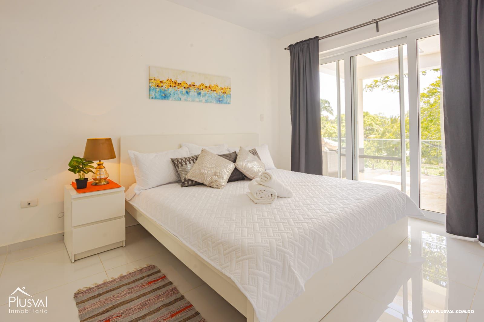Apartamento en venta con terraza privada en Perla Marina. 301630