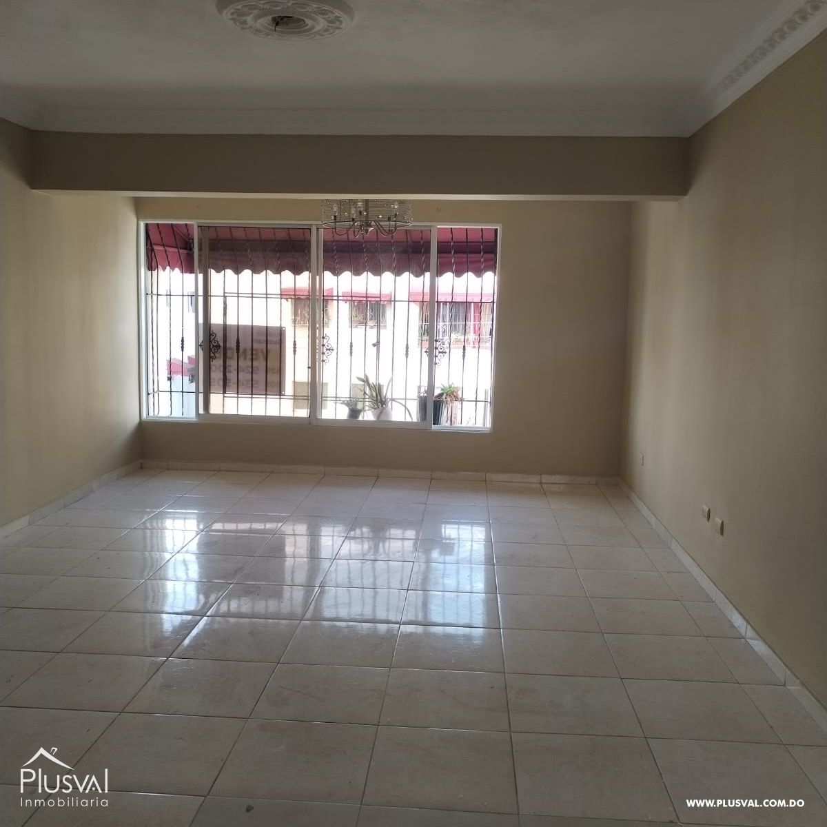 Amplio apartamento con 3 habitaciones más cuarto de servicio. 350145