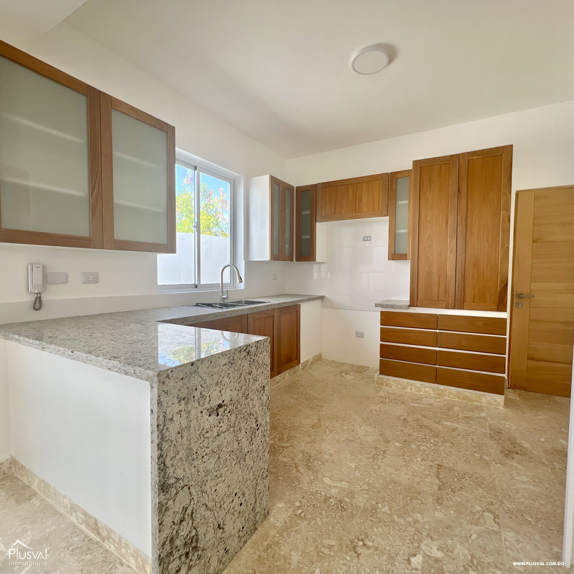 Casas en Venta en Puerto Plata con Dos Terrazas y Patio 306101