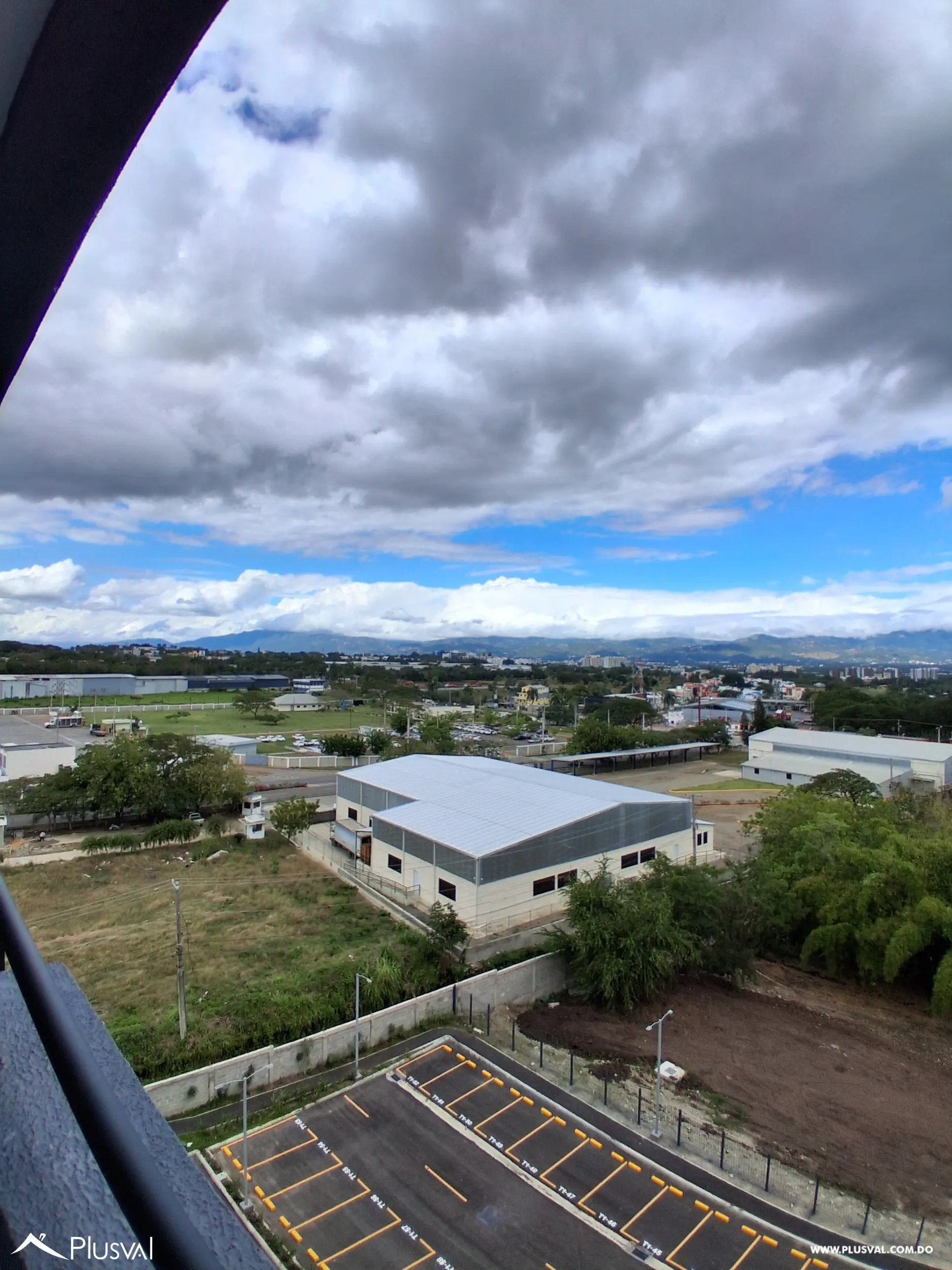 Alquiler de Amplio Apartamento de 3 Habitaciones y Estudio en la Ave. Hispanoaméricana 487348