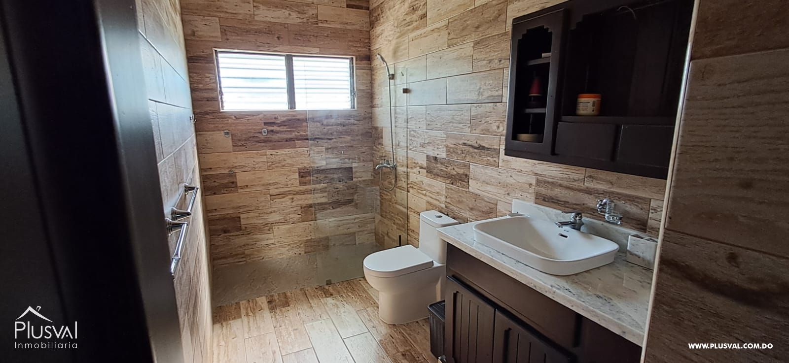 Villa de dos niveles en alquiler en Haina 472995