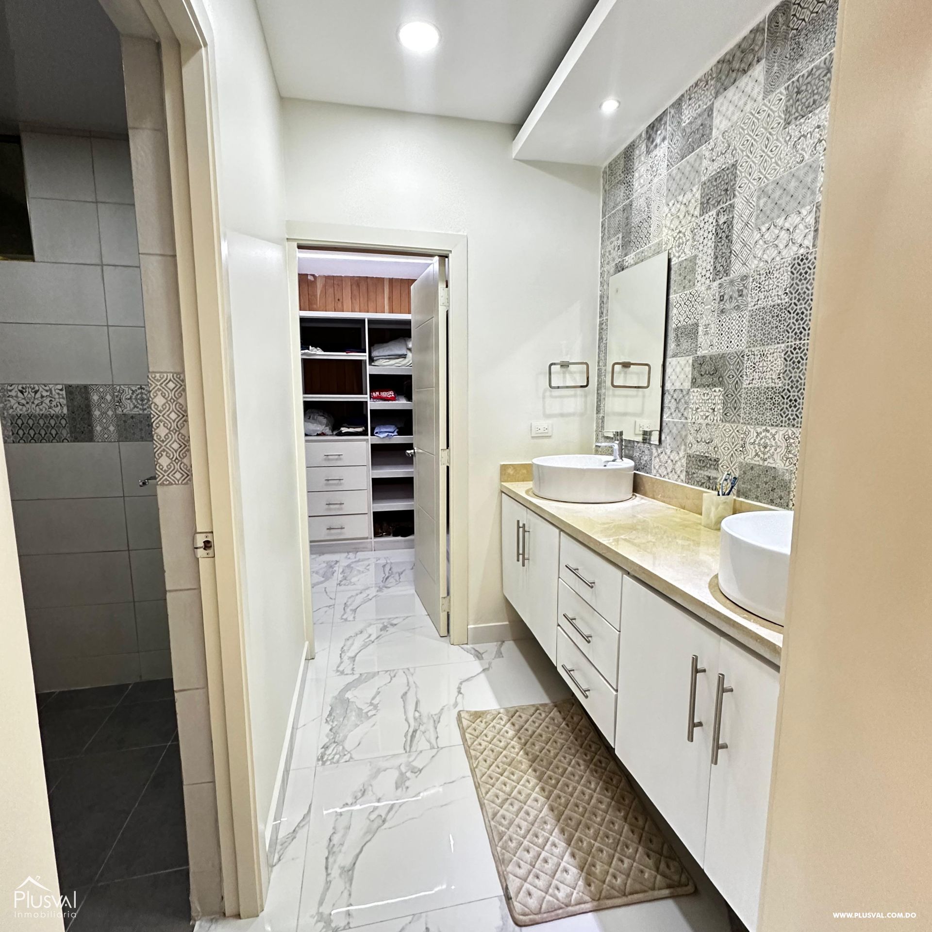 Vendo amueblado amplio y elegante penthouse en Alma Rosa I 393256