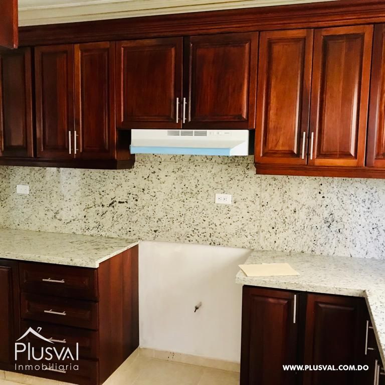 Apartamento en alquiler en Bella Vista, segundo nivel con terraza Amplia 230501