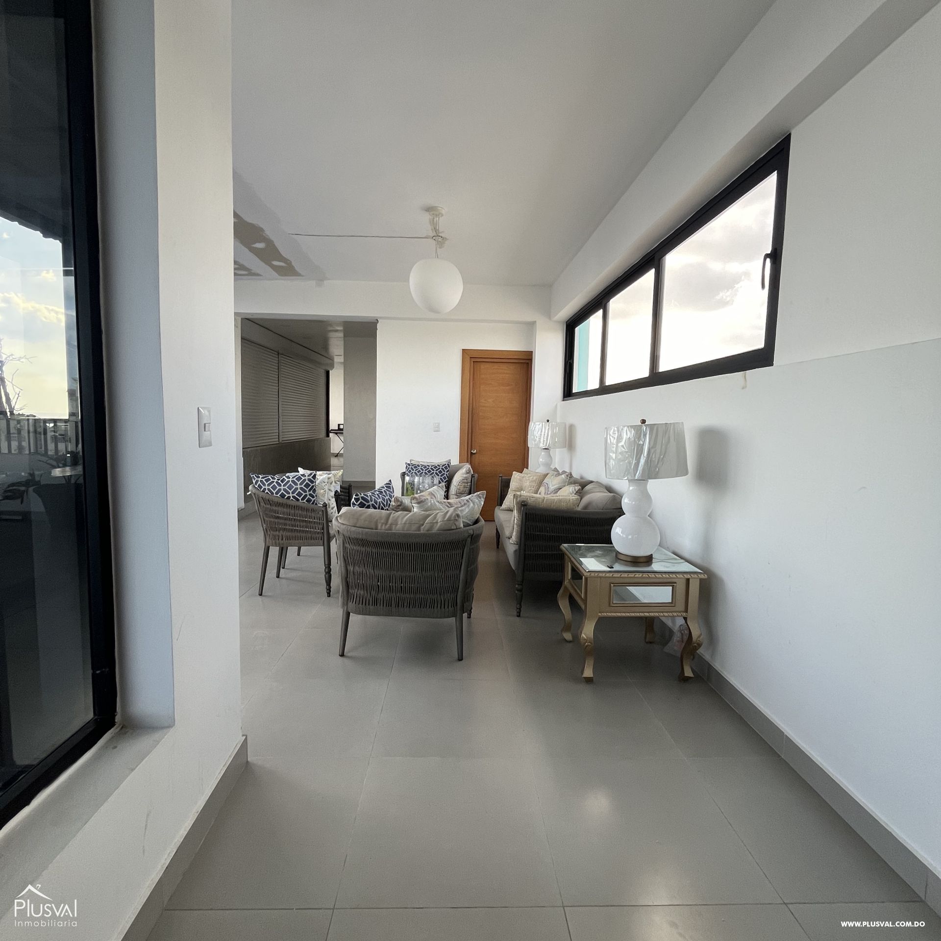 Edificio de 7 niveles en alquiler Gazcue distribuidos en aptos. y areas sociales 338234