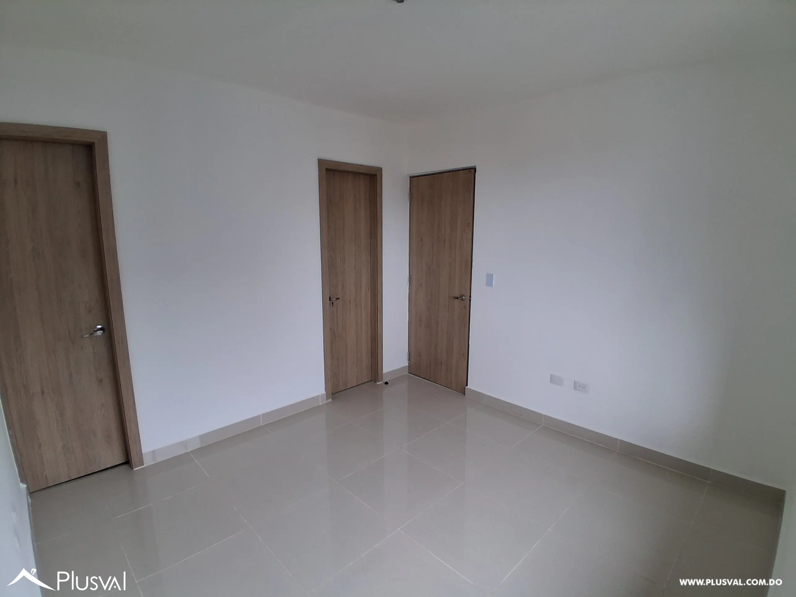 Alquiler de Amplio Apartamento de 3 Habitaciones y Estudio en la Ave. Hispanoaméricana 487362