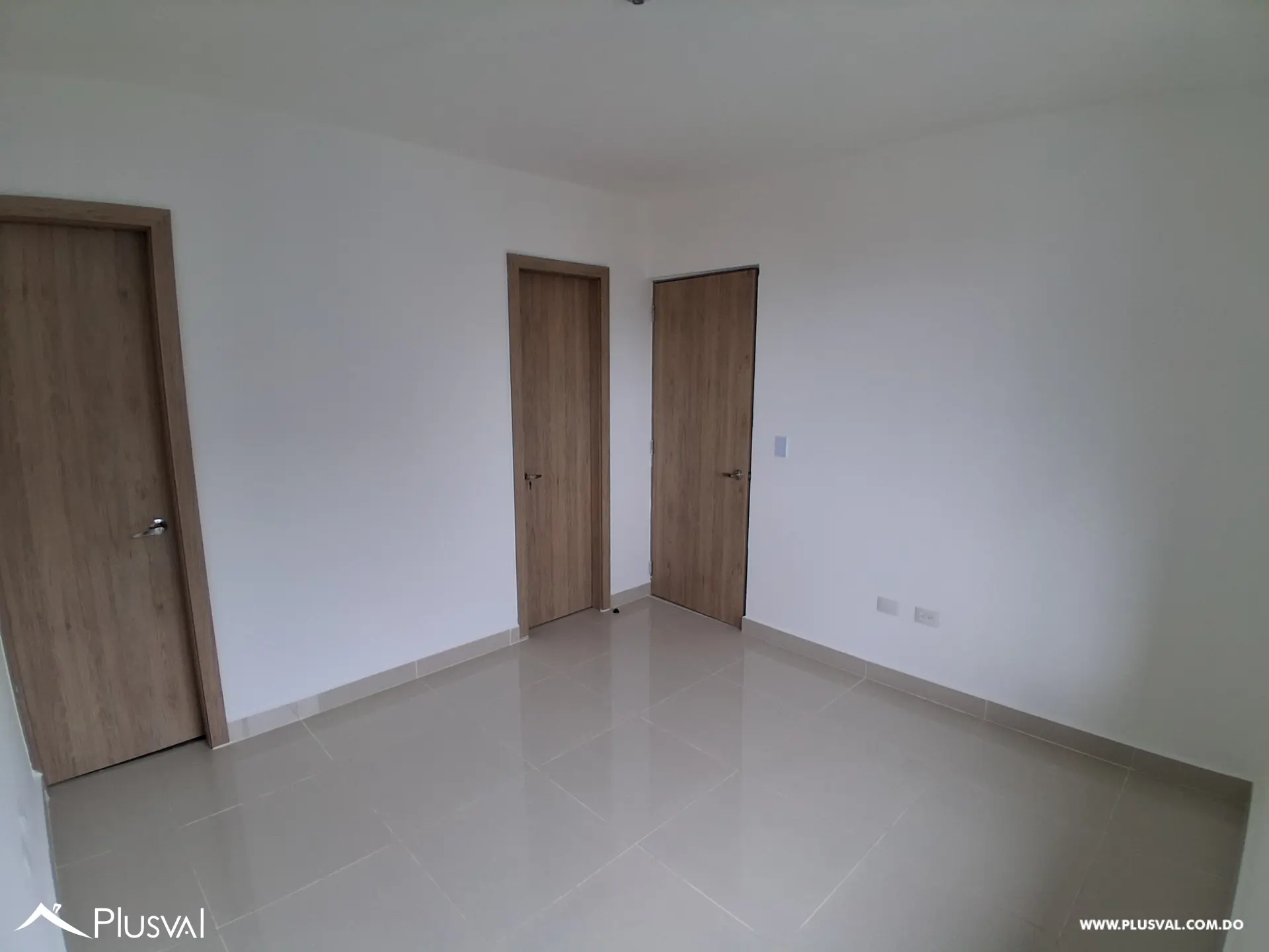Alquiler de Amplio Apartamento de 3 Habitaciones y Estudio en la Ave. Hispanoaméricana 487362