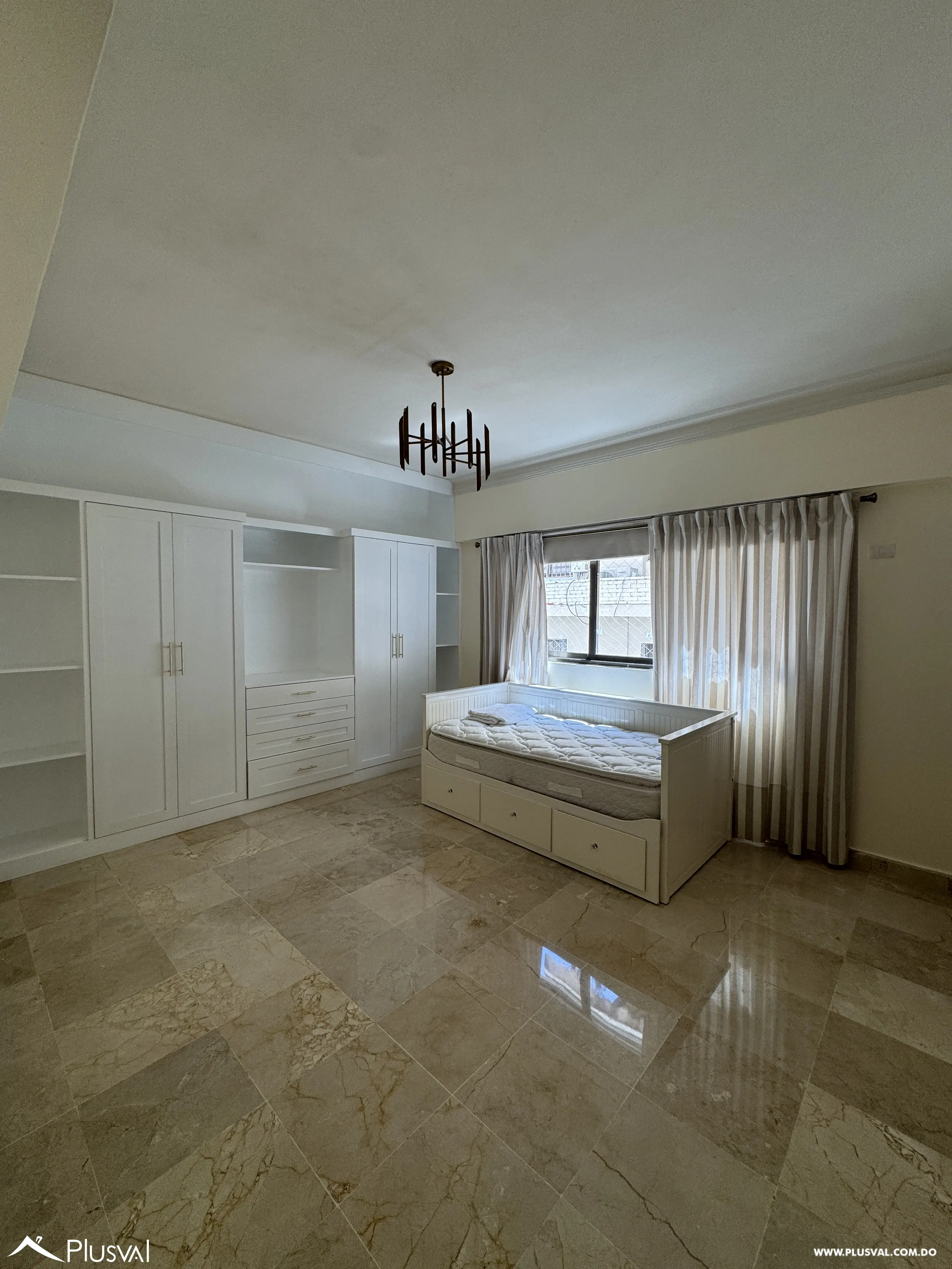Apartamento en alquiler en Piantini de 3 habitaciones mas estudio 452308