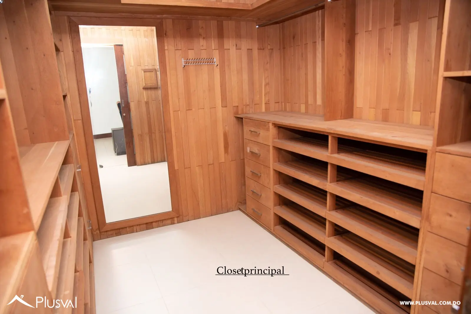 Apartamento de 3 Habitaciones con Terraza Privada en Alquiler en Evaristo Morales – Piso 11 466088