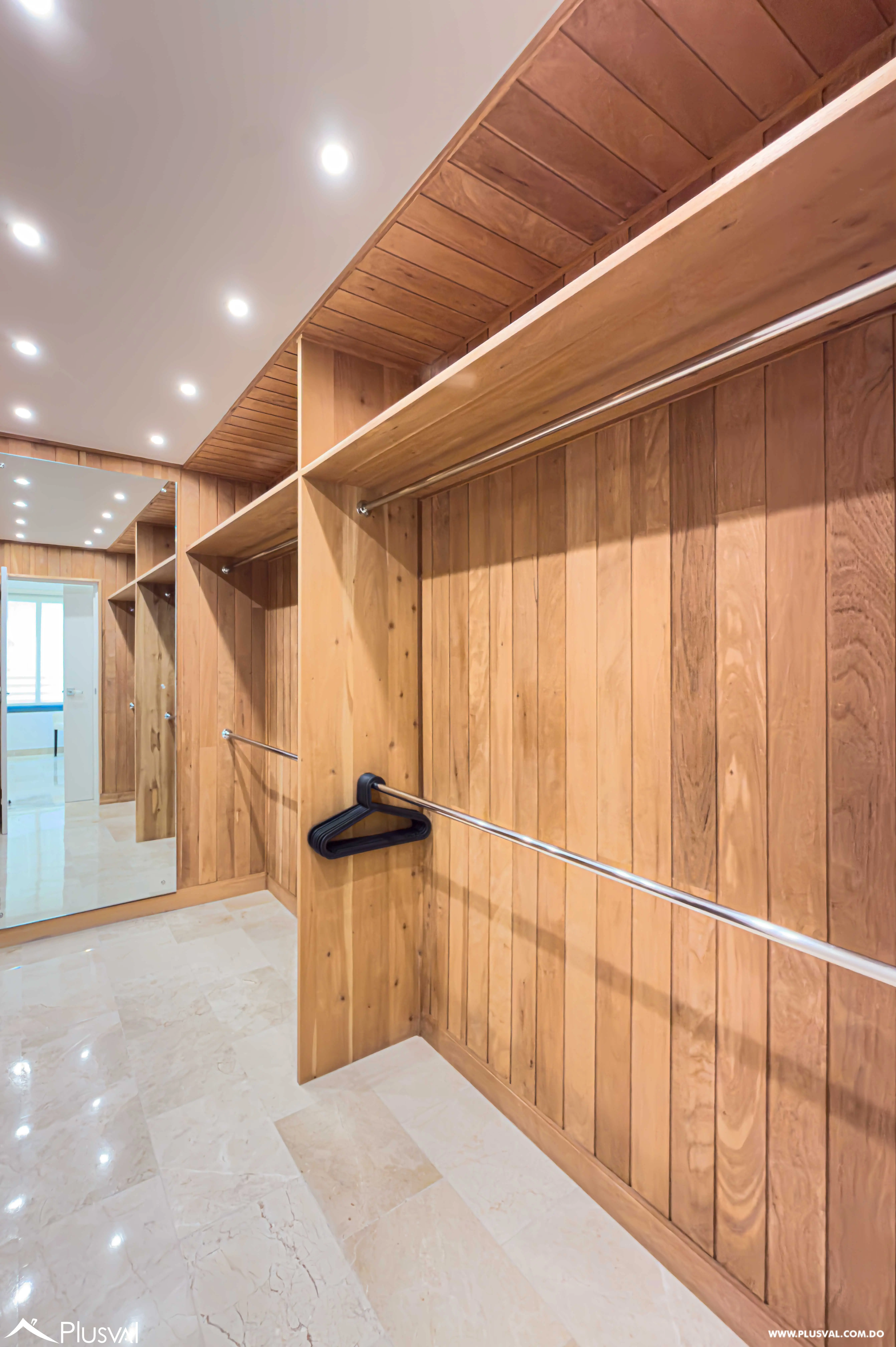 Elegante Apartamento Amueblado en Alquiler en Naco con 2 Habitaciones y Piso Alto 496566