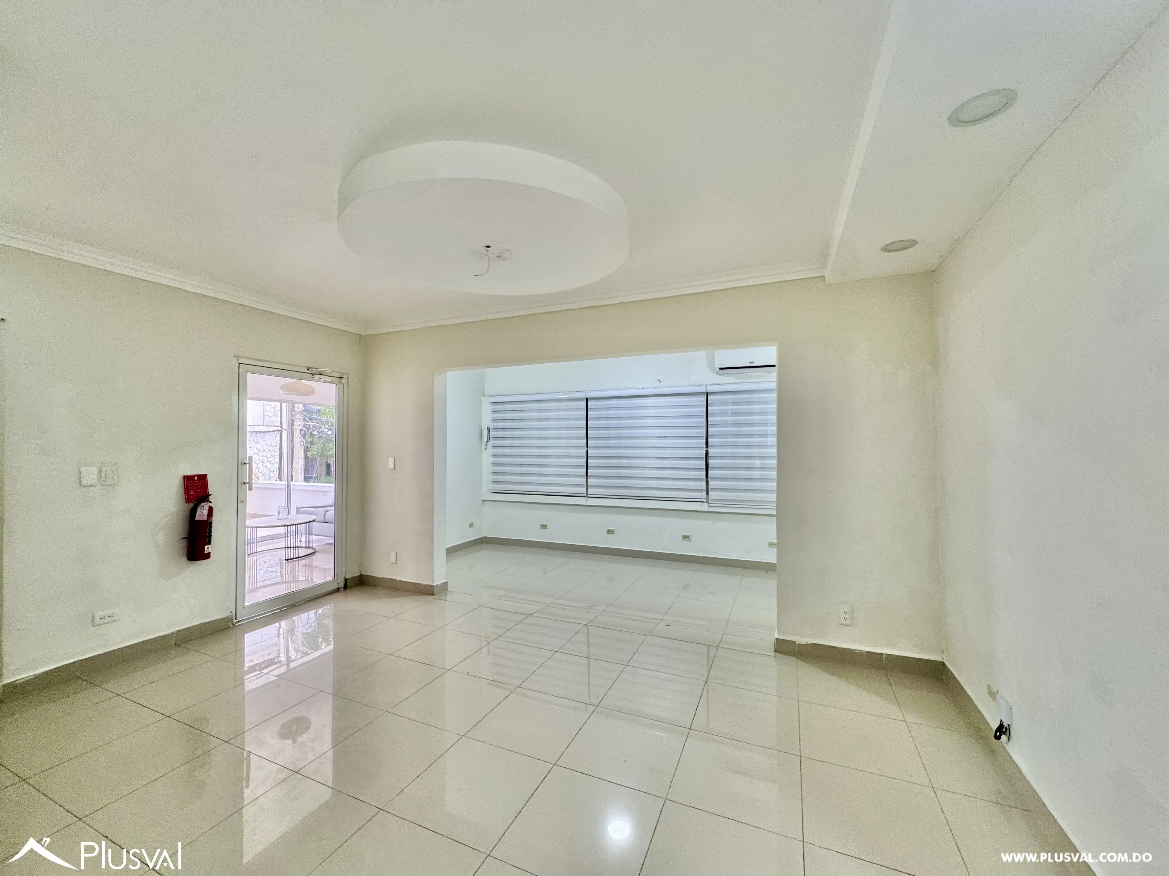 Alquilo Excelente Local en 2do Nivel en Gazcue 507814