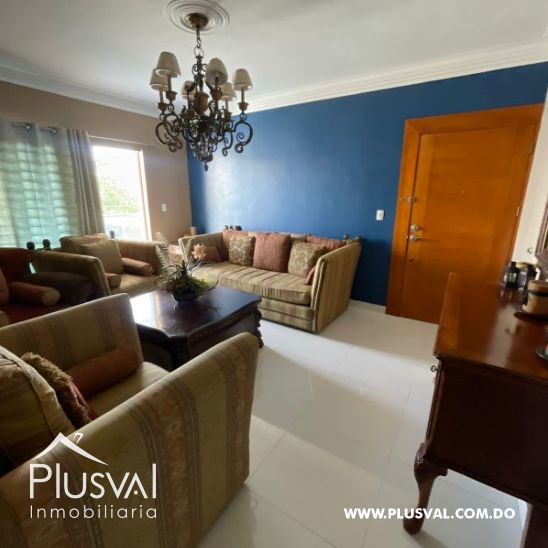 Amplio apartamento en venta, en zona tranquila de Santiago. 287020