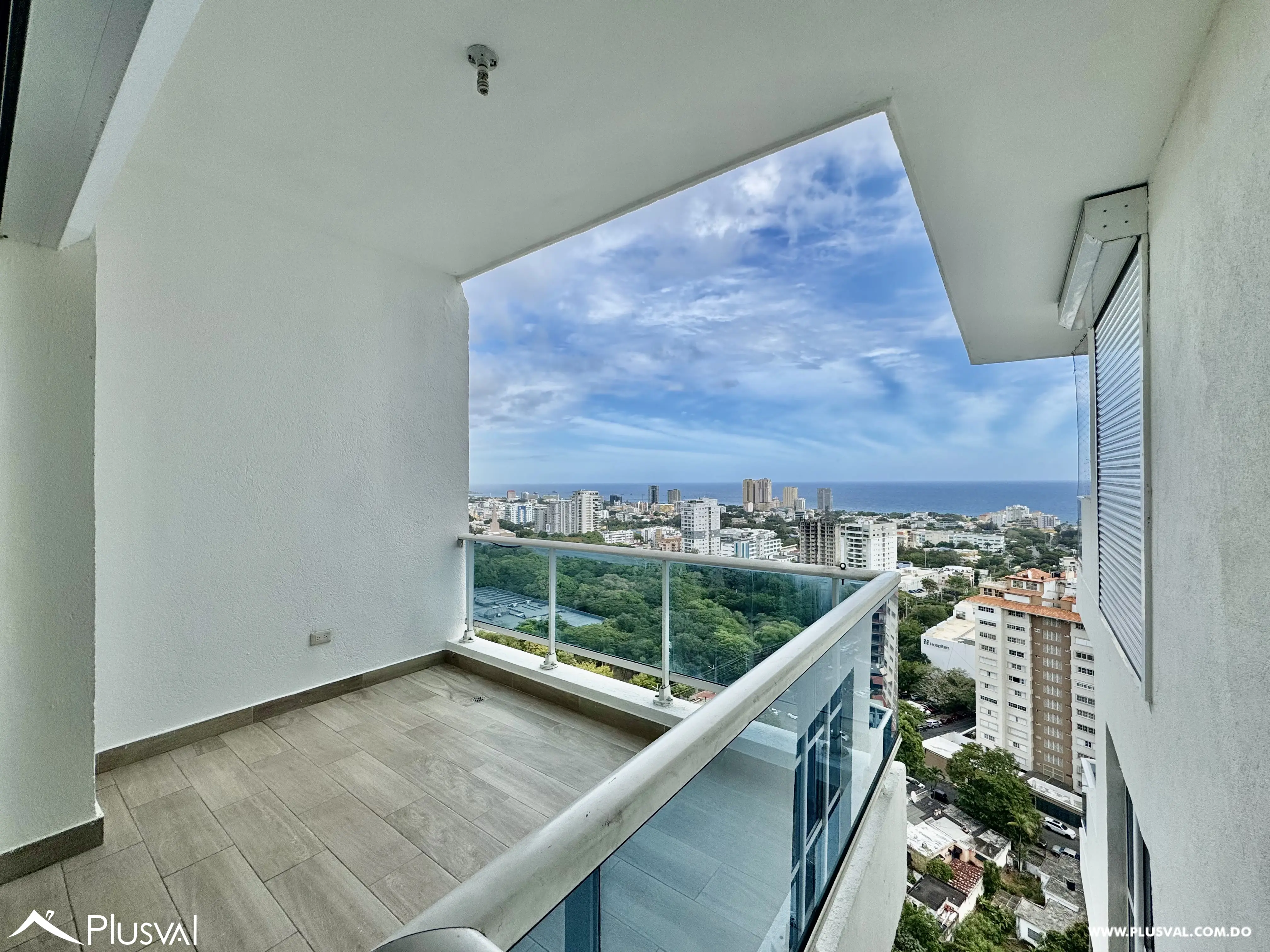 Vendo Amplio y Maravilloso Pent House en una de las Zonas mas Exclusivas de La Esperilla 490596